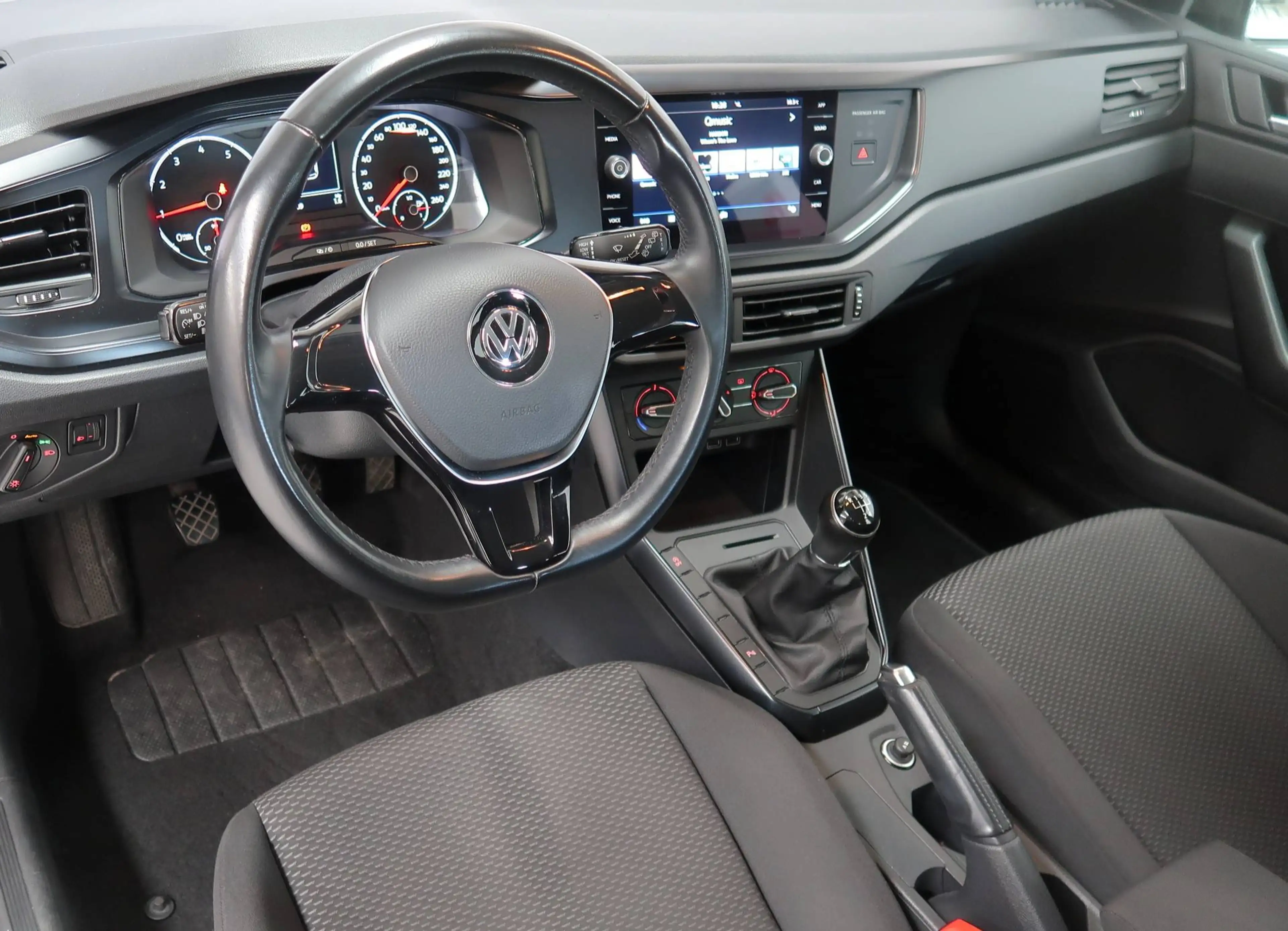 Volkswagen Polo Polo 1.0i Trendline — photo 4