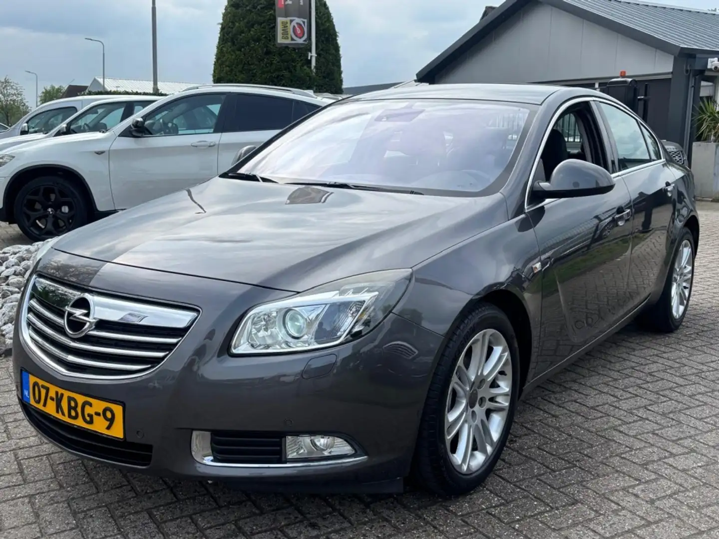 Opel Insignia 1.6 Turbo Sedan Cosmo Xenon Youngtimer Grijs - 1