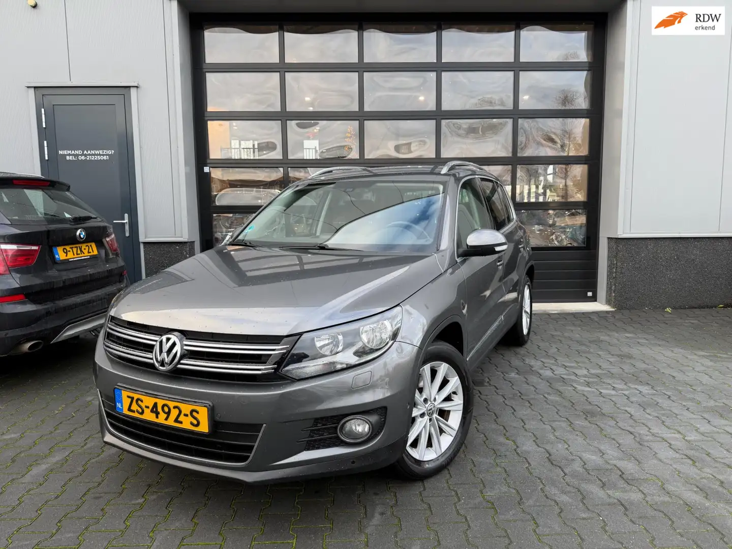 Volkswagen Tiguan 1.4 TSI Sport&Style automaat trekhaak Grijs - 1