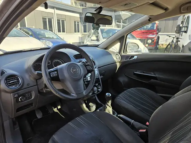 Opel Corsa view 5