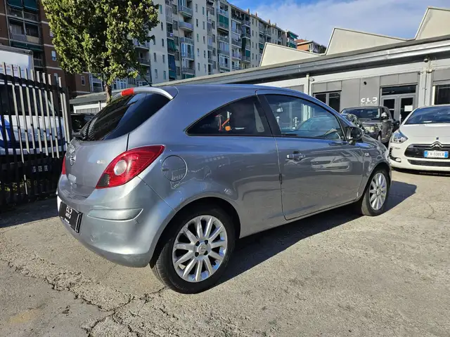 Opel Corsa view 2