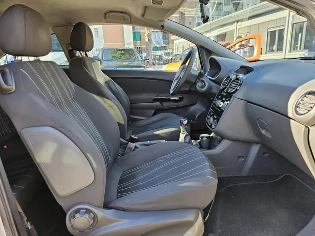 Opel Corsa view 9