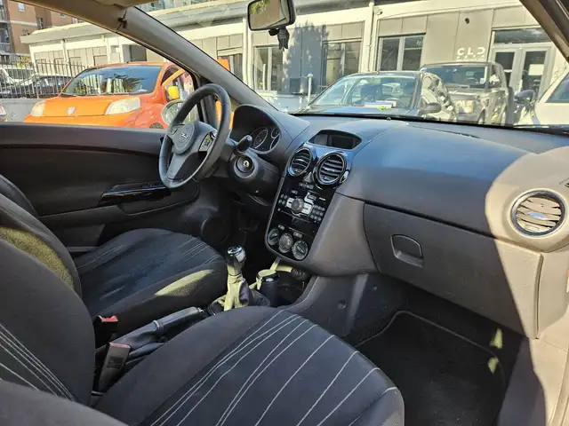 Opel Corsa view 8