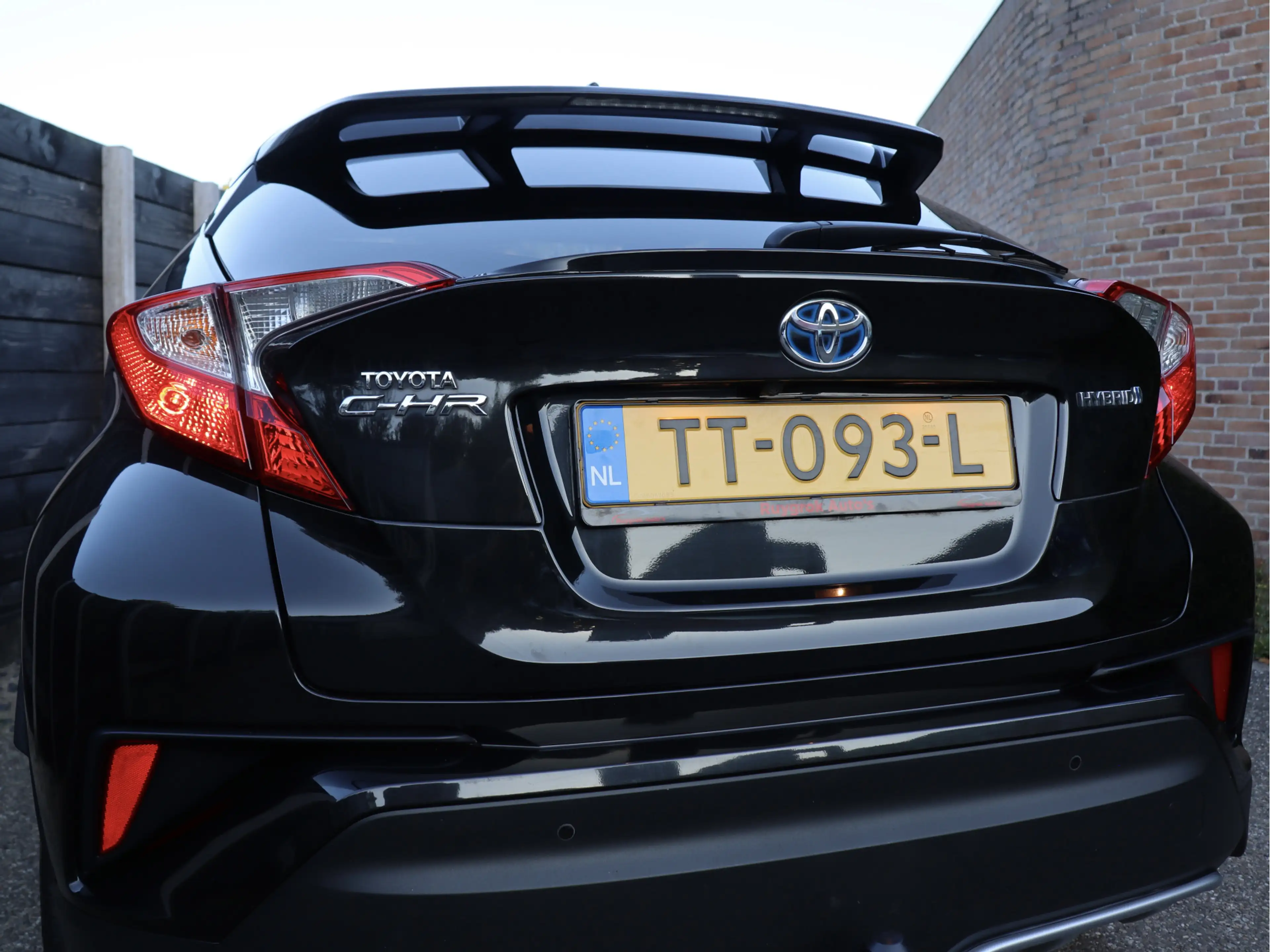 Toyota C-HR 1.8 Hybrid Adventure leder | dealer o.h. — photo 33