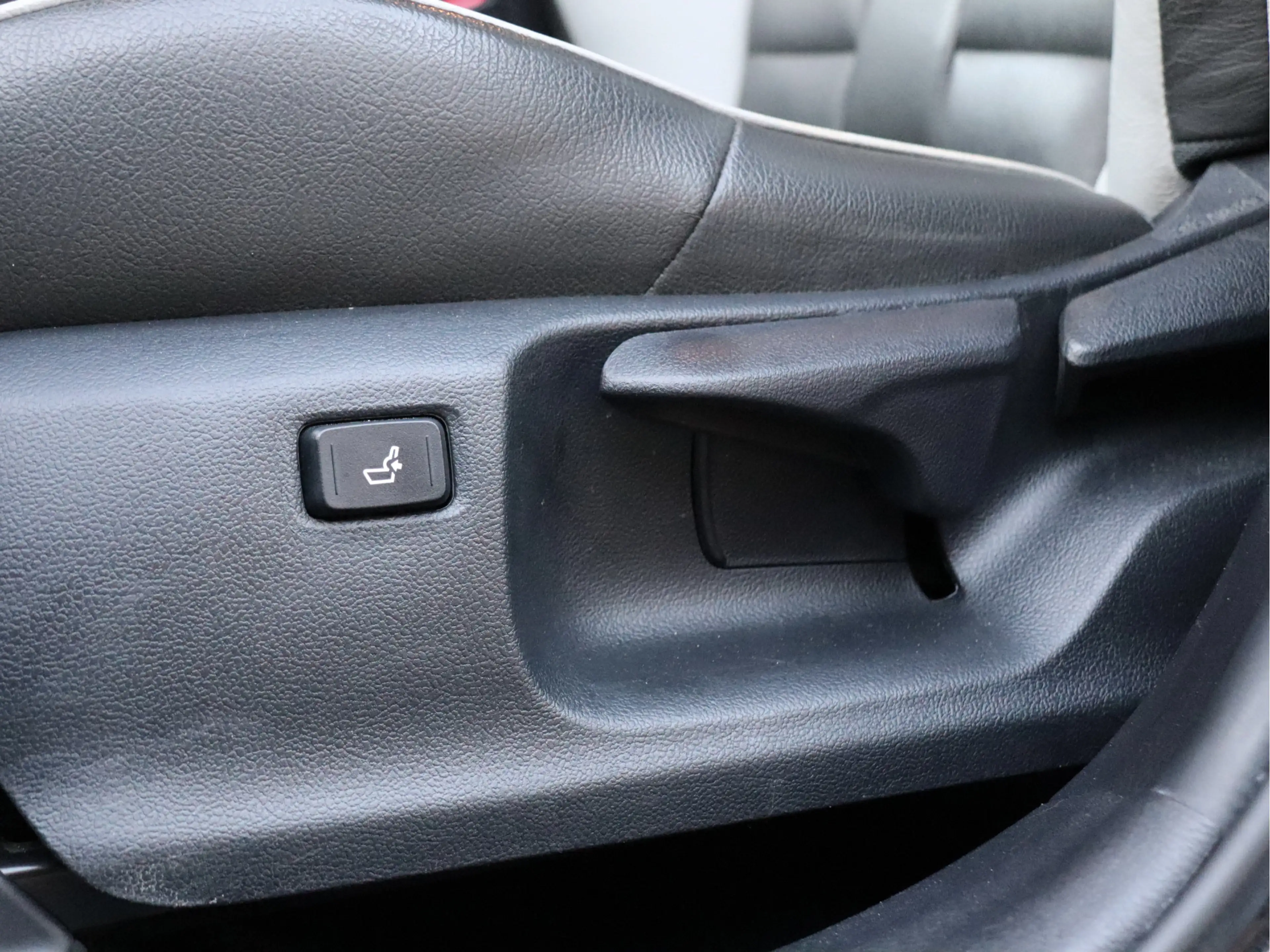 Toyota C-HR 1.8 Hybrid Adventure leder | dealer o.h. — photo 8