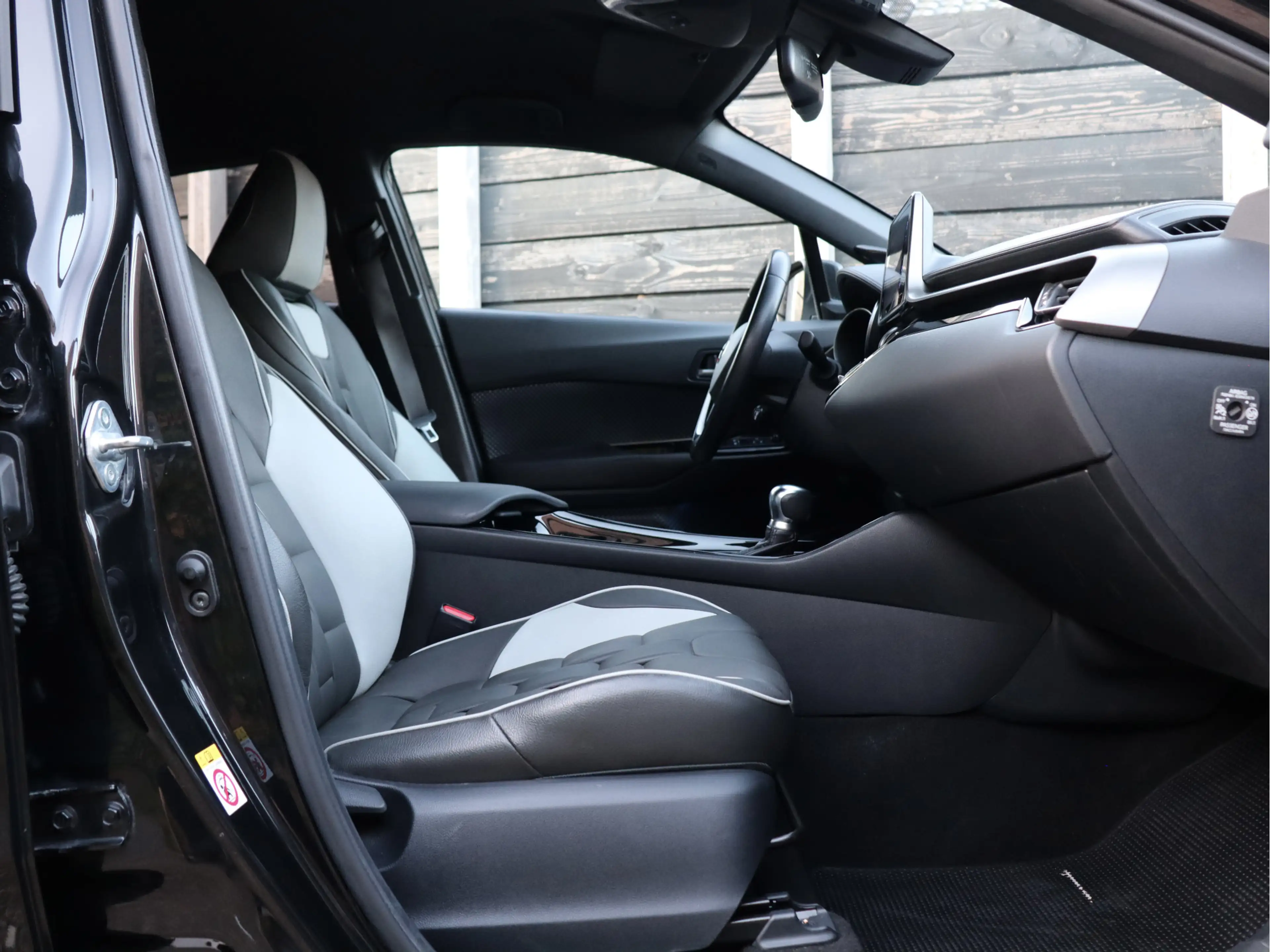 Toyota C-HR 1.8 Hybrid Adventure leder | dealer o.h. — photo 40