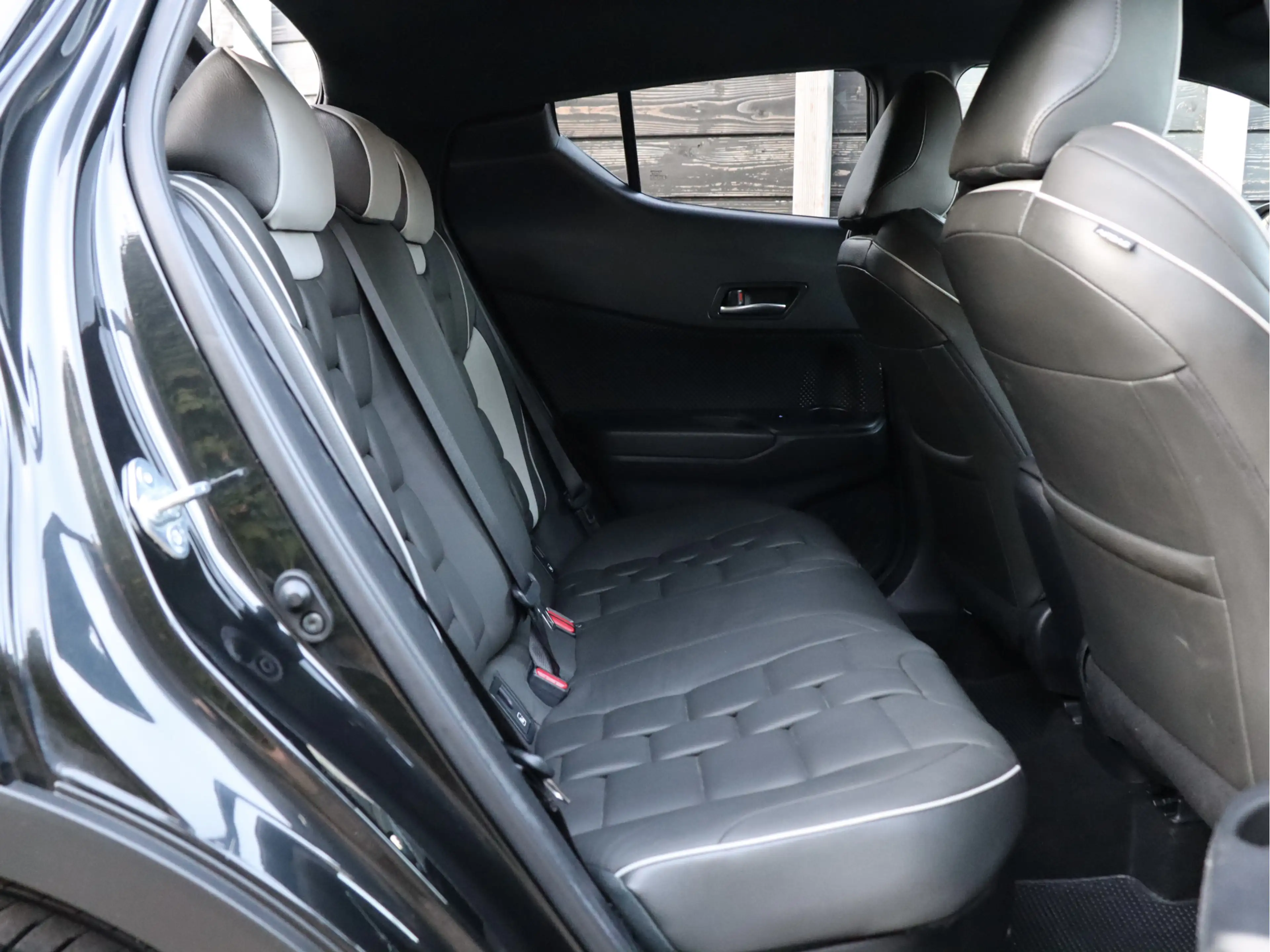 Toyota C-HR 1.8 Hybrid Adventure leder | dealer o.h. — photo 36