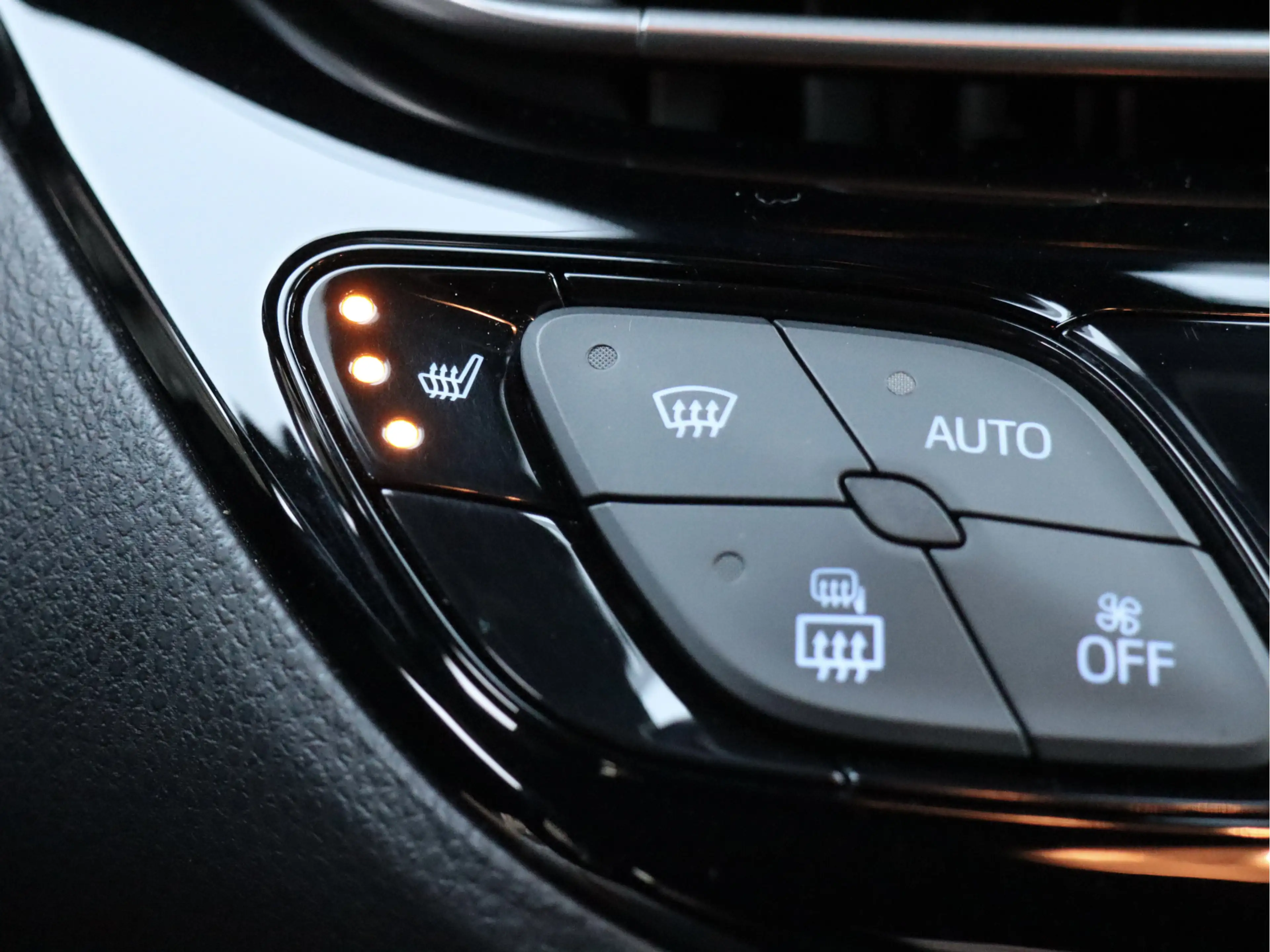 Toyota C-HR 1.8 Hybrid Adventure leder | dealer o.h. — photo 26