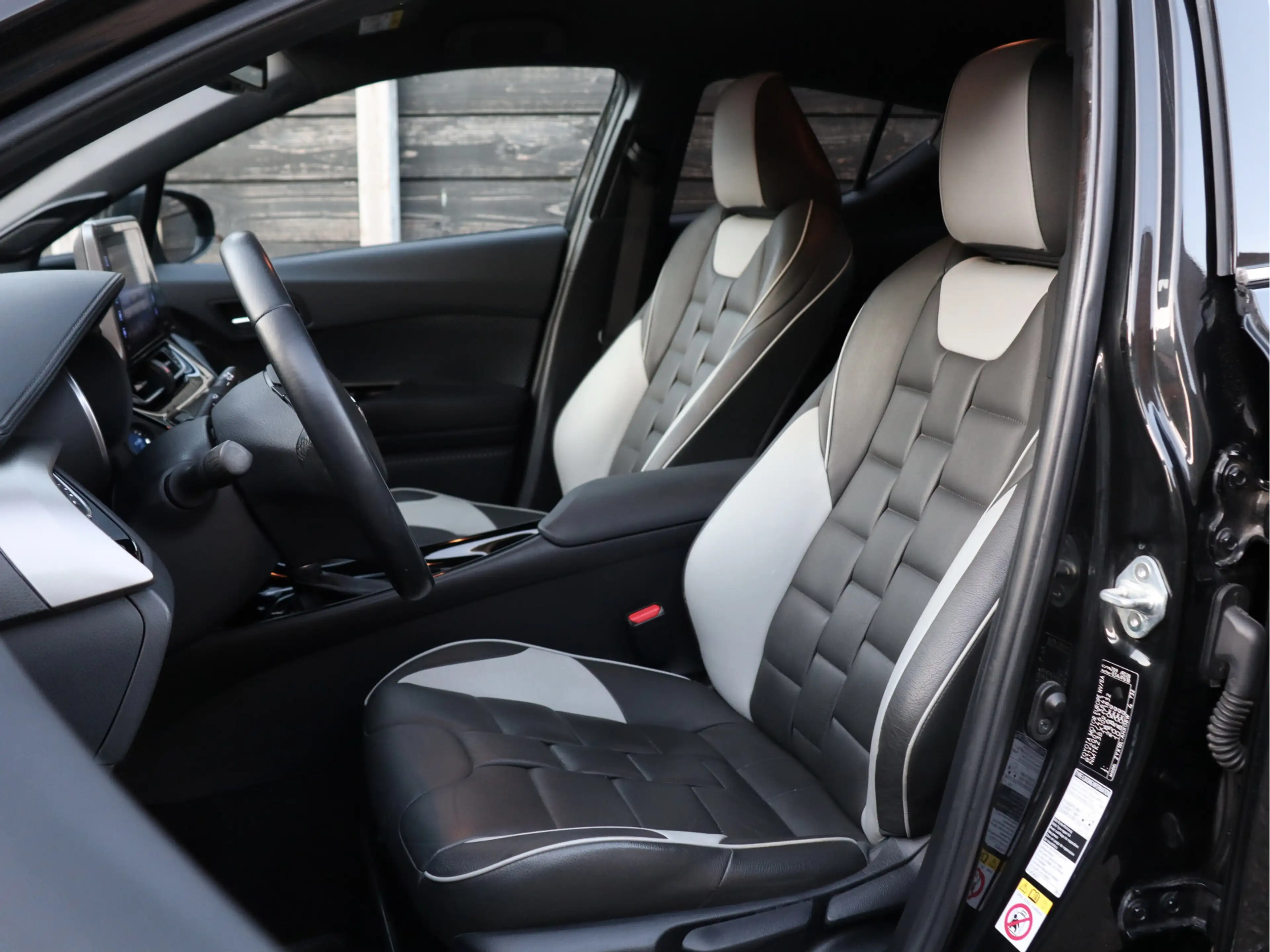 Toyota C-HR 1.8 Hybrid Adventure leder | dealer o.h. — photo 9