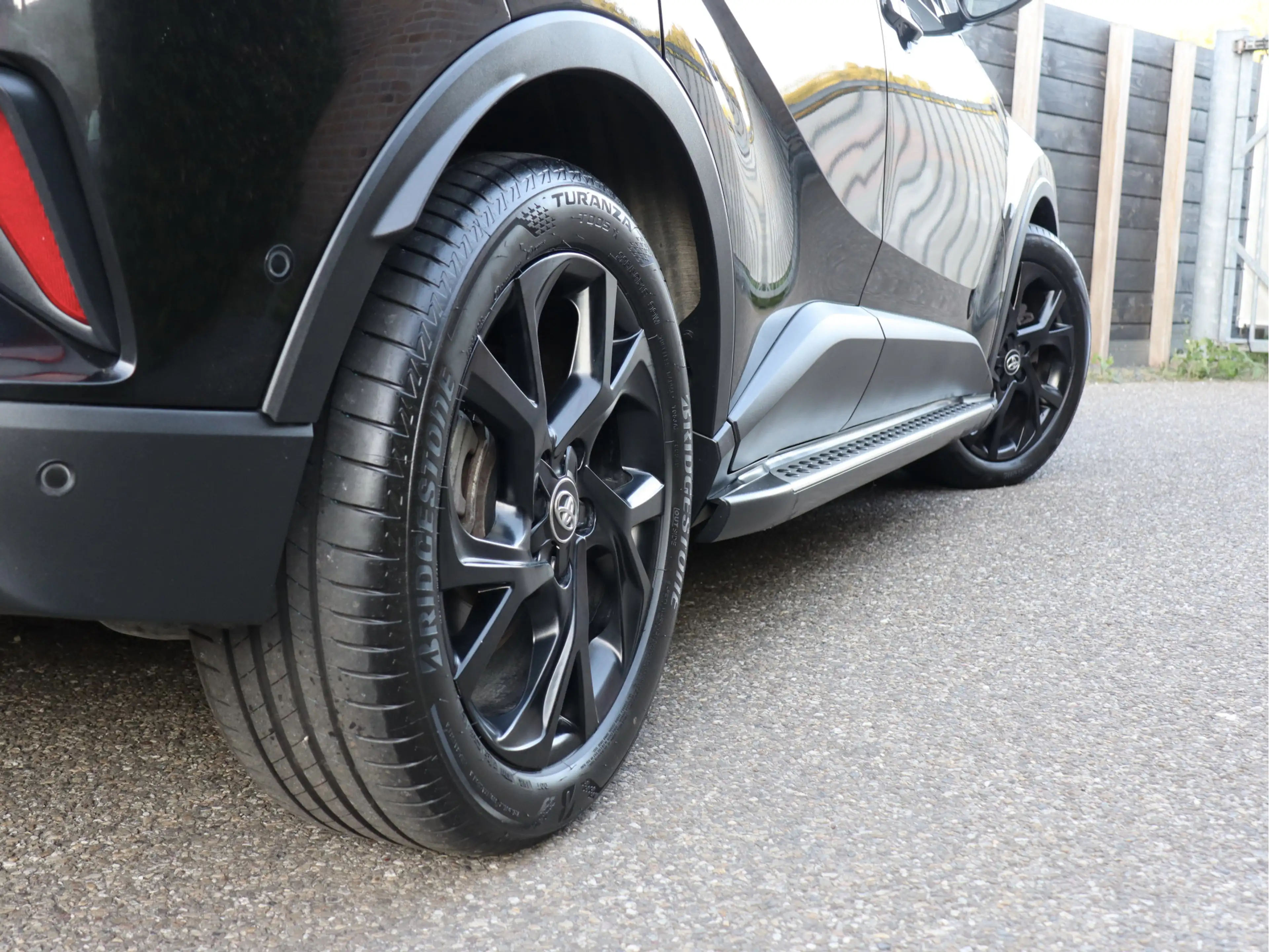 Toyota C-HR 1.8 Hybrid Adventure leder | dealer o.h. — photo 35