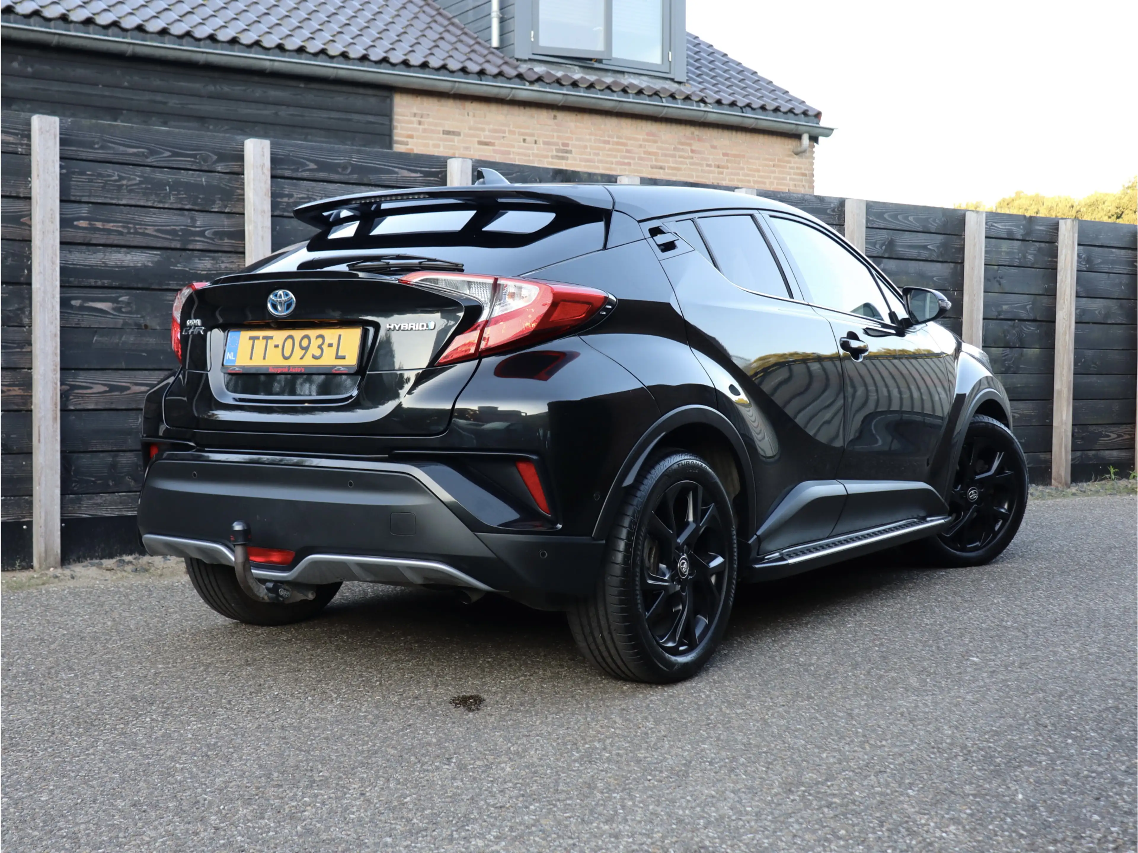 Toyota C-HR 1.8 Hybrid Adventure leder | dealer o.h. — photo 34