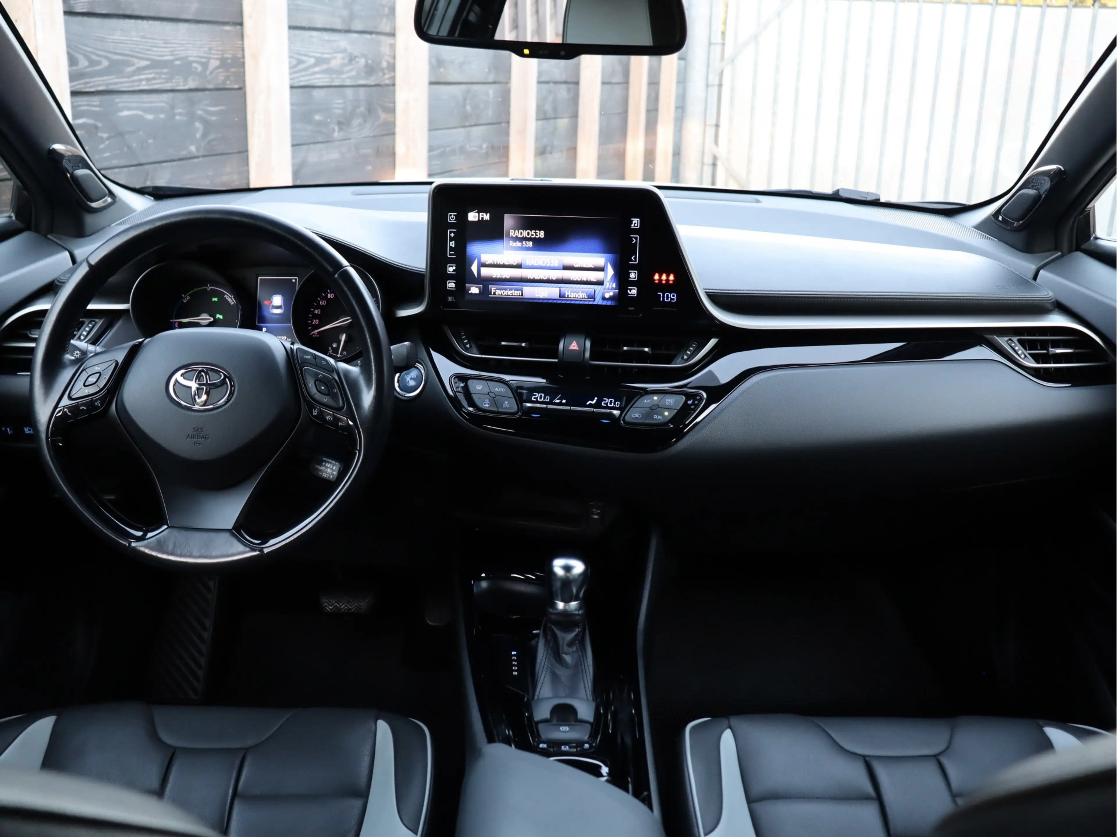 Toyota C-HR 1.8 Hybrid Adventure leder | dealer o.h. — photo 18