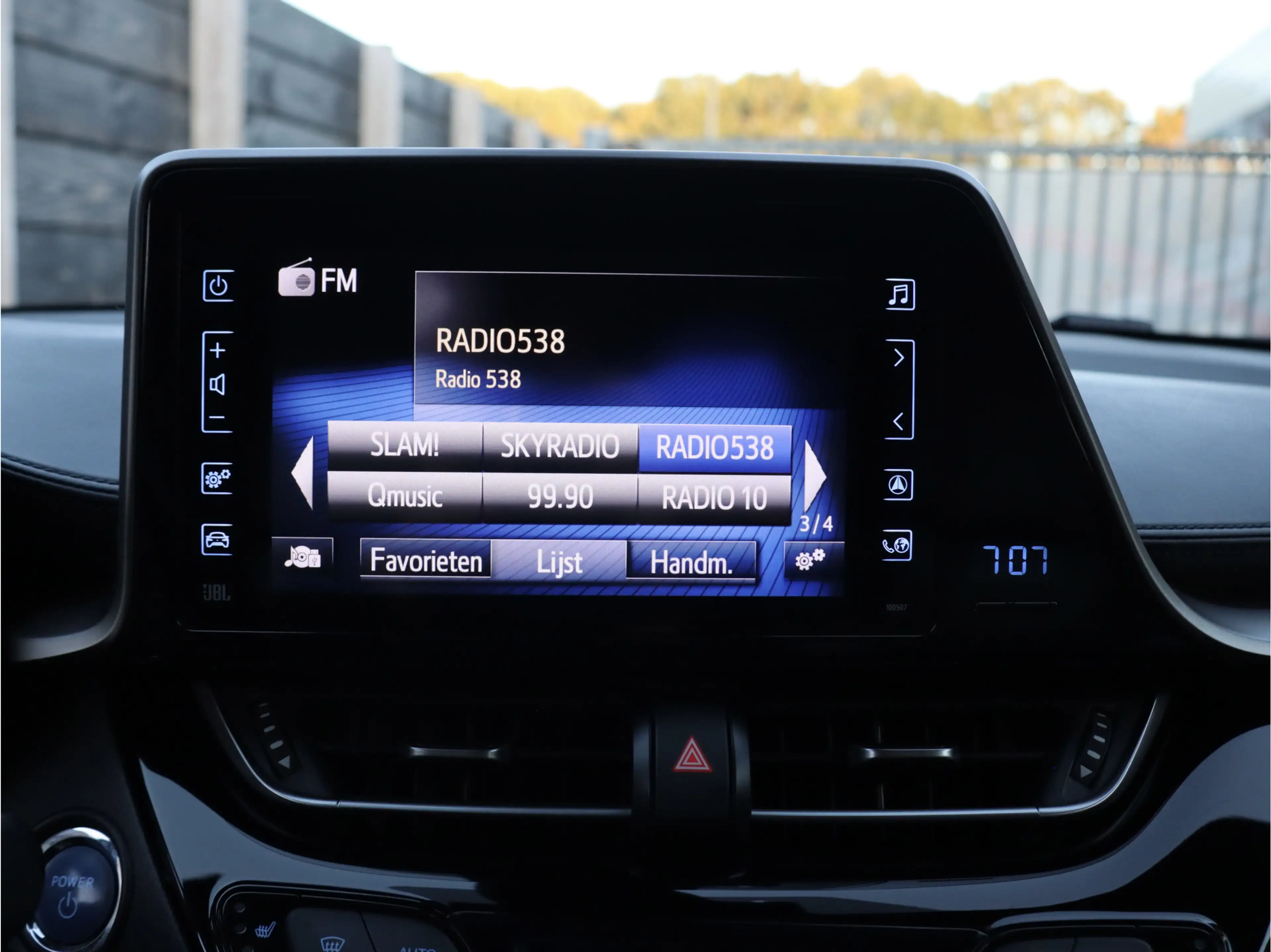 Toyota C-HR 1.8 Hybrid Adventure leder | dealer o.h. — photo 21