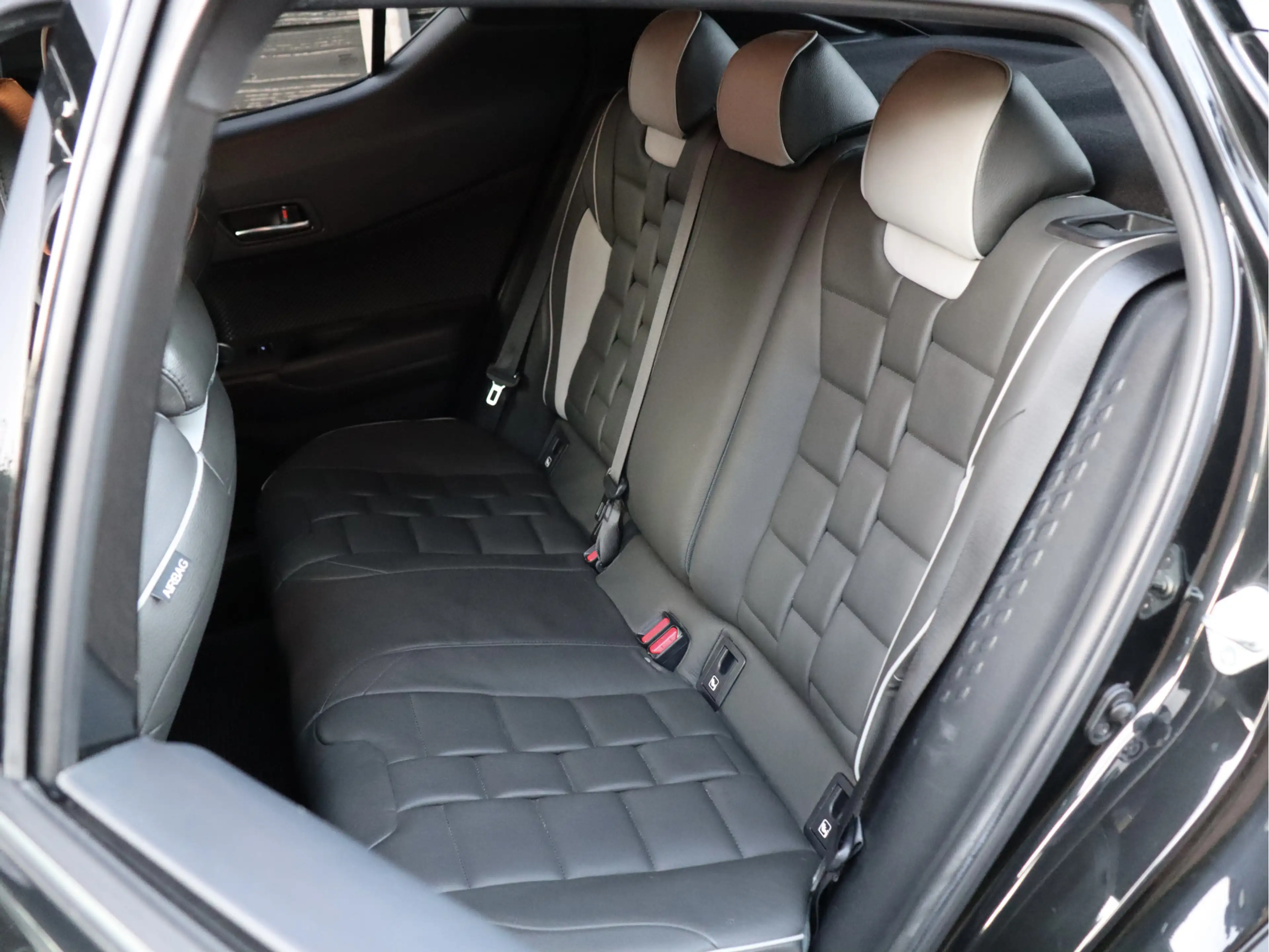 Toyota C-HR 1.8 Hybrid Adventure leder | dealer o.h. — photo 12
