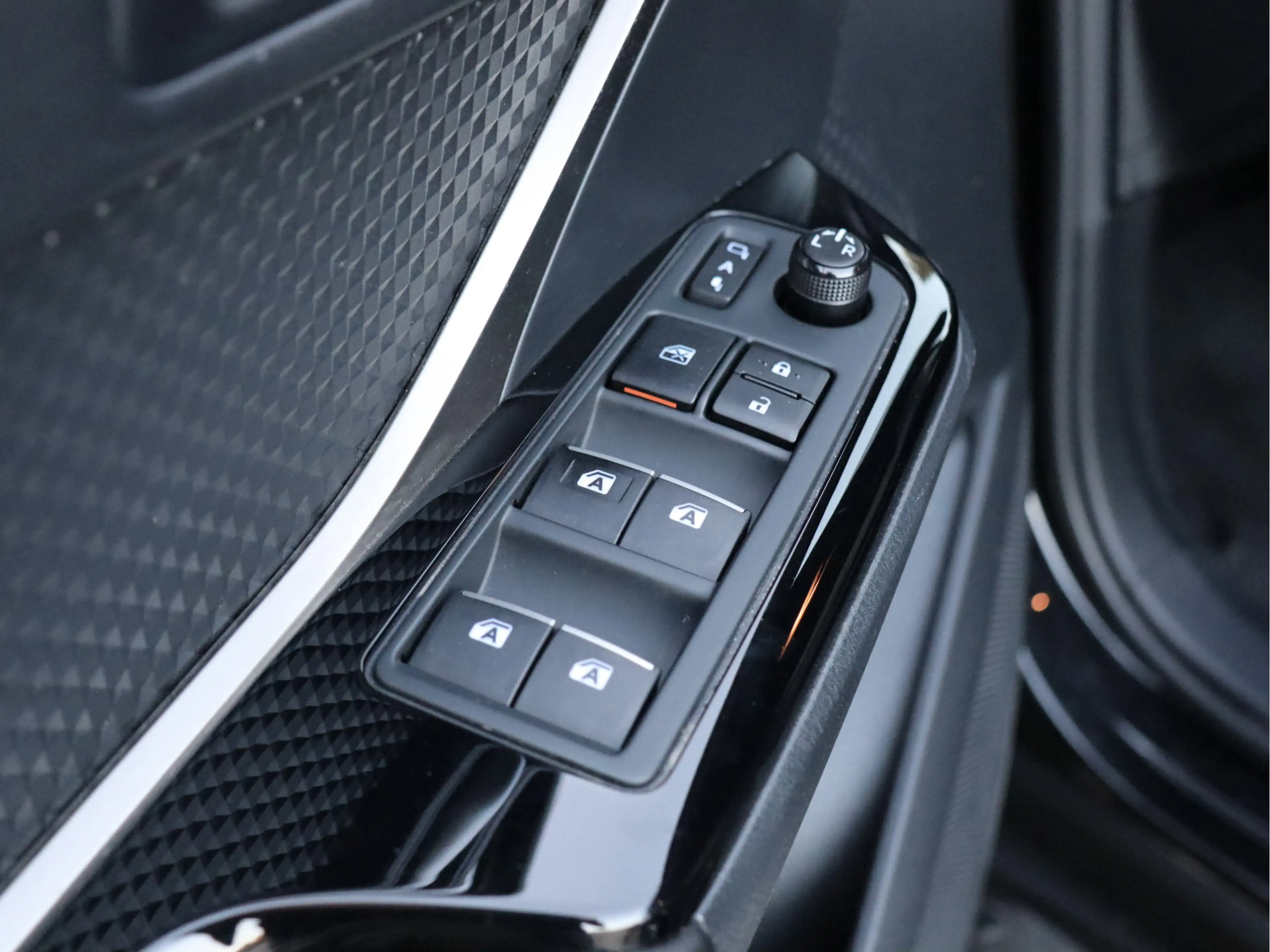 Toyota C-HR 1.8 Hybrid Adventure leder | dealer o.h. — photo 10