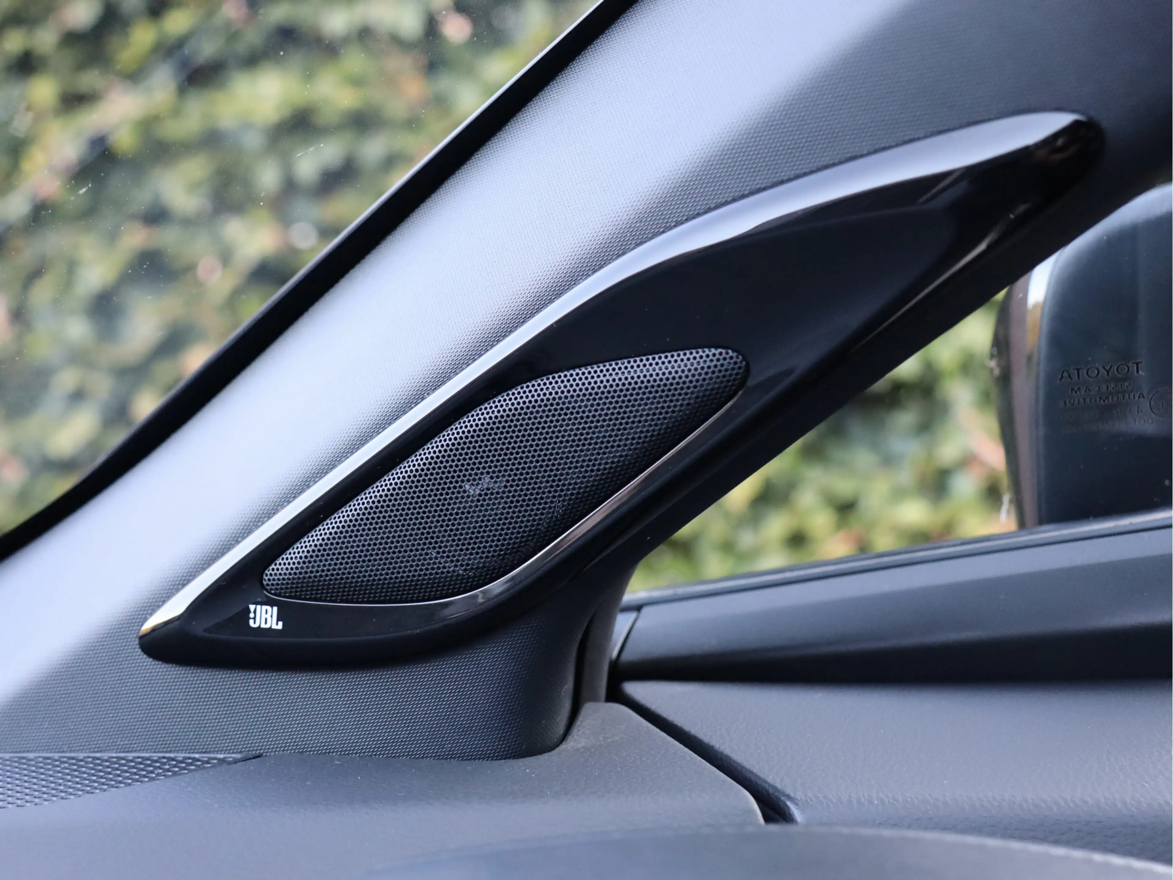 Toyota C-HR 1.8 Hybrid Adventure leder | dealer o.h. — photo 11