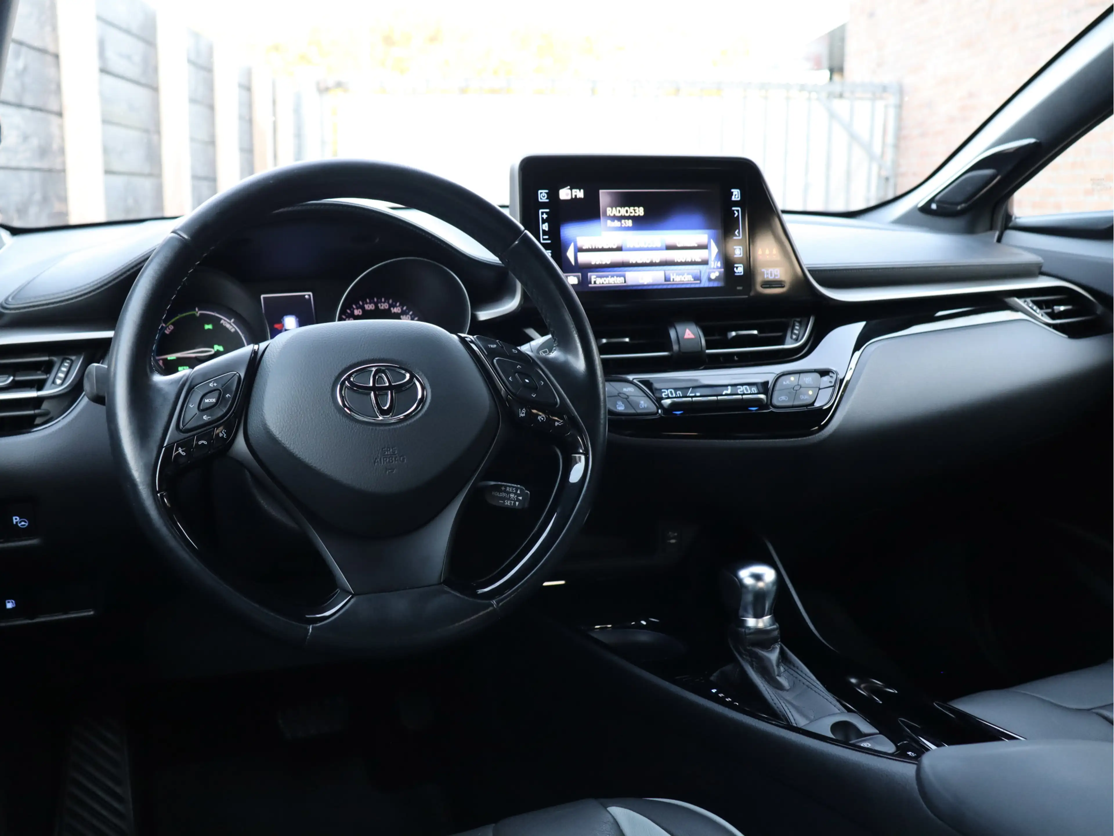Toyota C-HR 1.8 Hybrid Adventure leder | dealer o.h. — photo 17