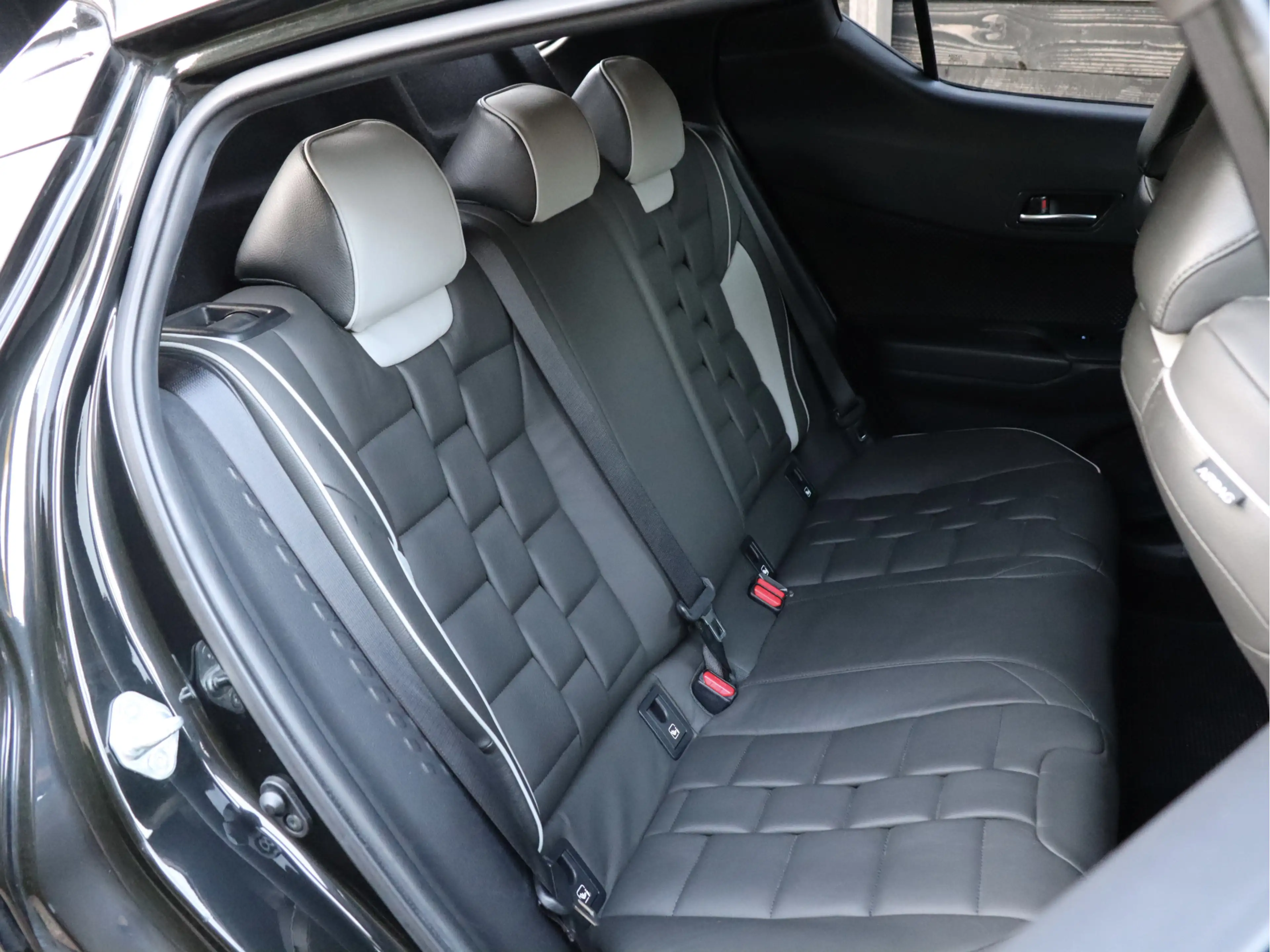 Toyota C-HR 1.8 Hybrid Adventure leder | dealer o.h. — photo 38