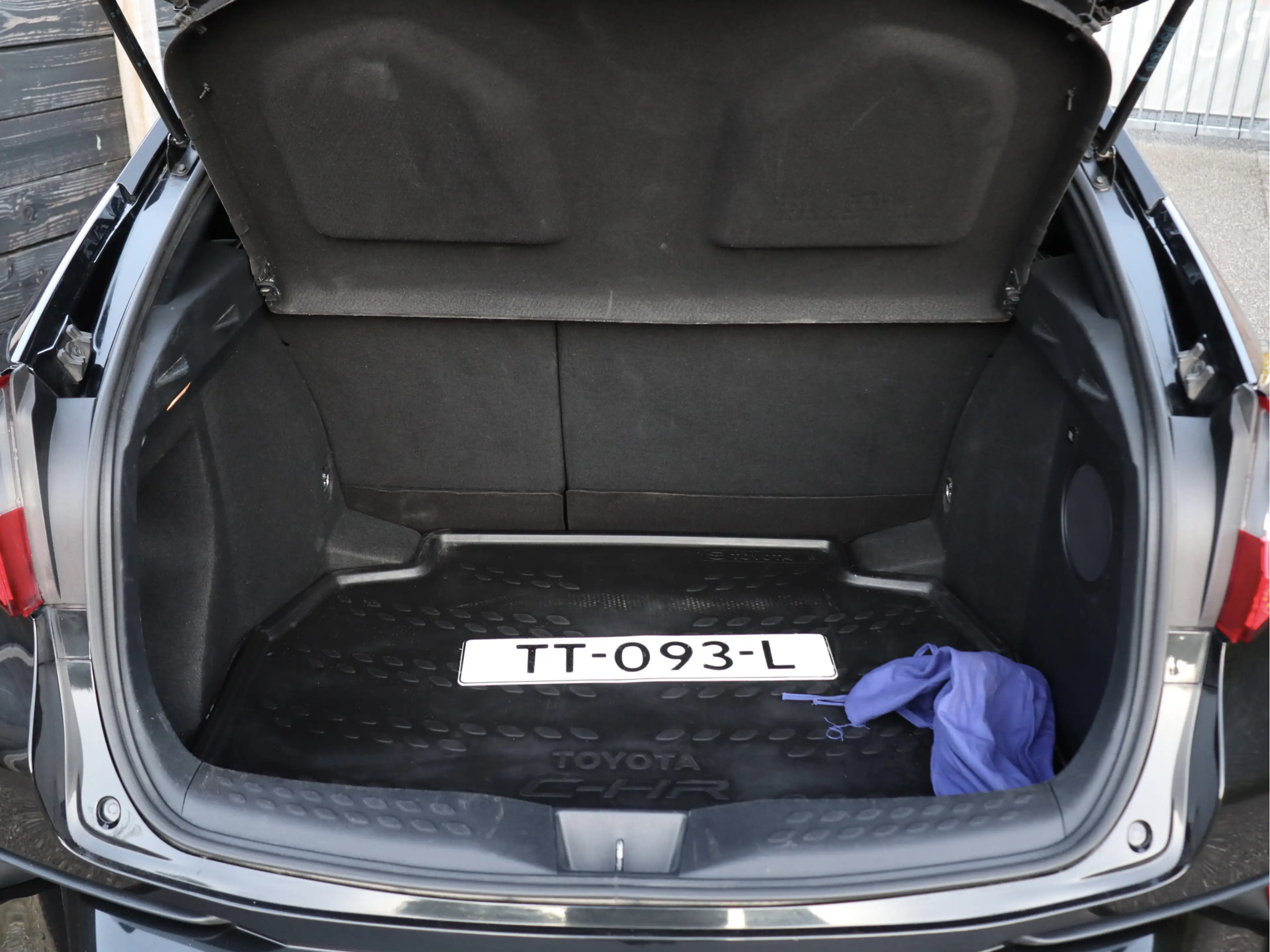 Toyota C-HR 1.8 Hybrid Adventure leder | dealer o.h. — photo 28