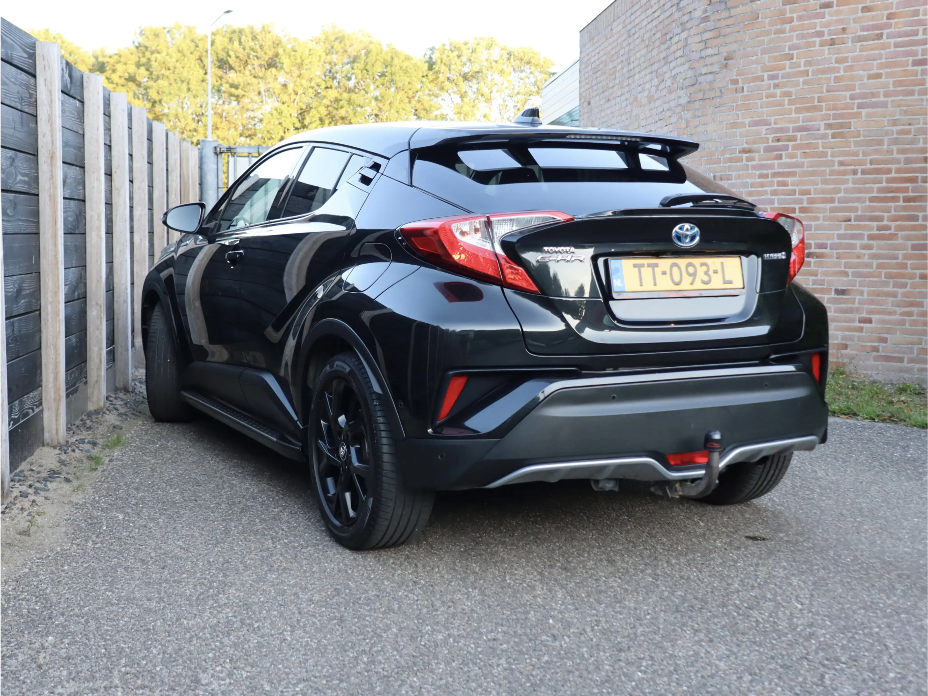 Toyota C-HR 1.8 Hybrid Adventure leder | dealer o.h. — photo 30