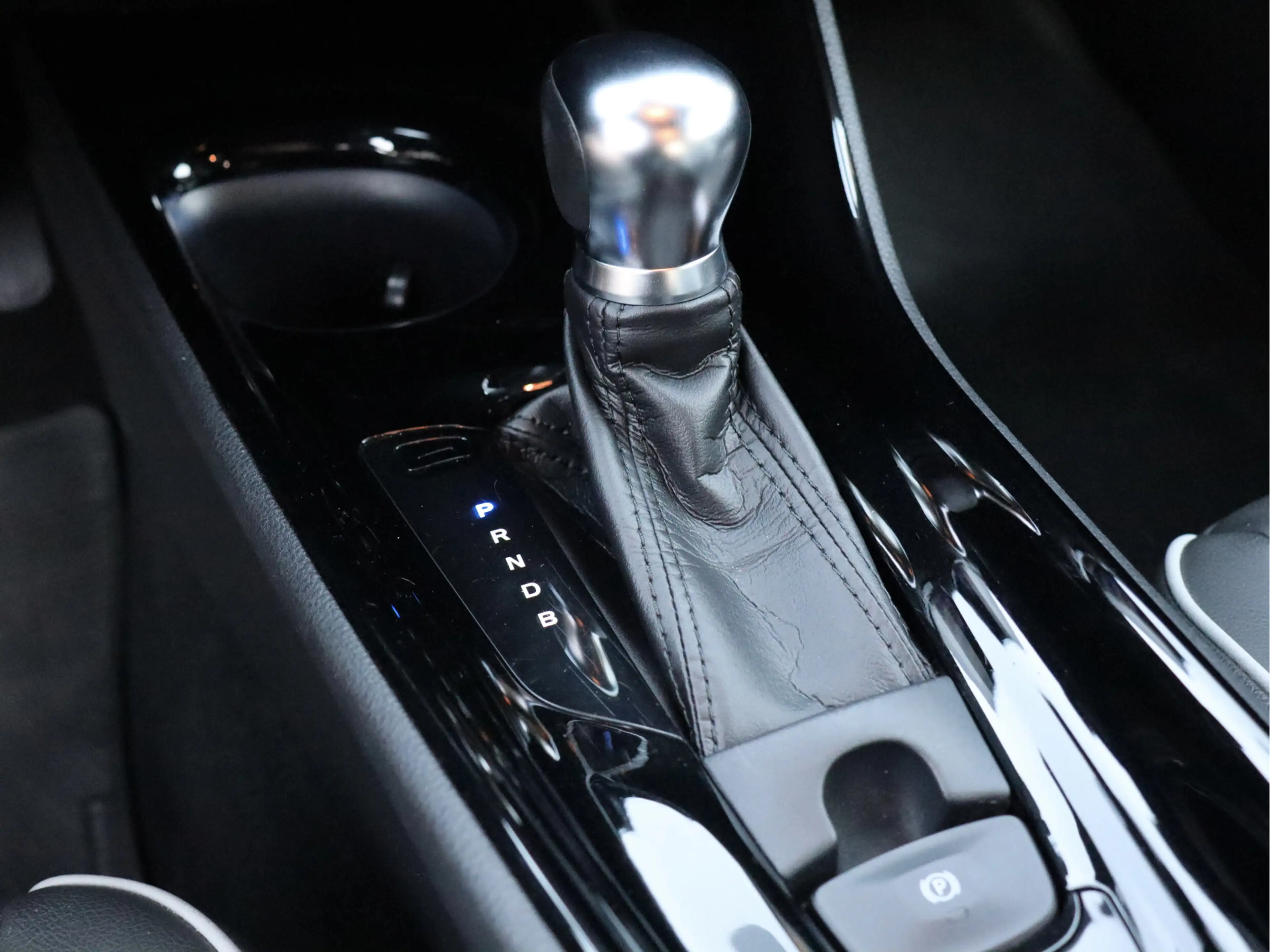 Toyota C-HR 1.8 Hybrid Adventure leder | dealer o.h. — photo 27