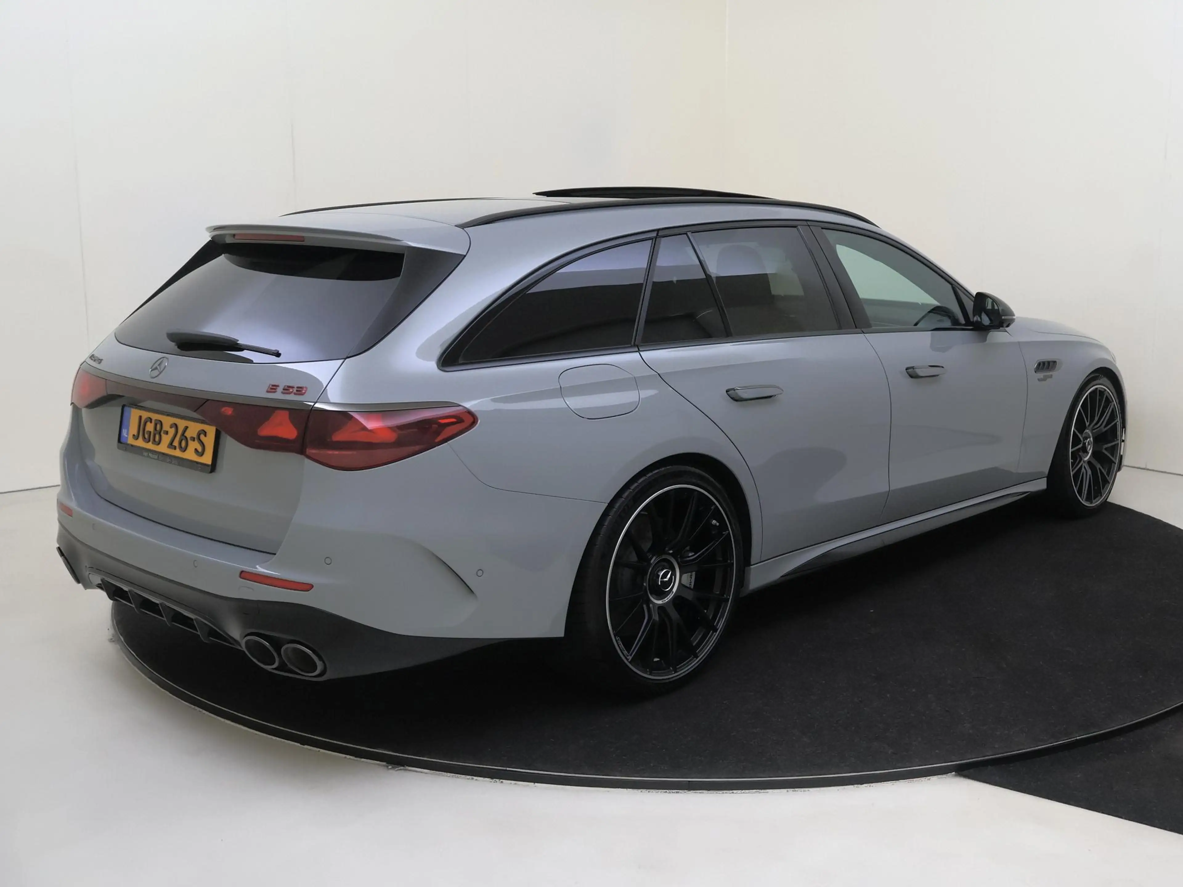 Mercedes-Benz E 53 AMG Estate 4MATIC+ Night Edition Premium / Panoramadak — photo 2