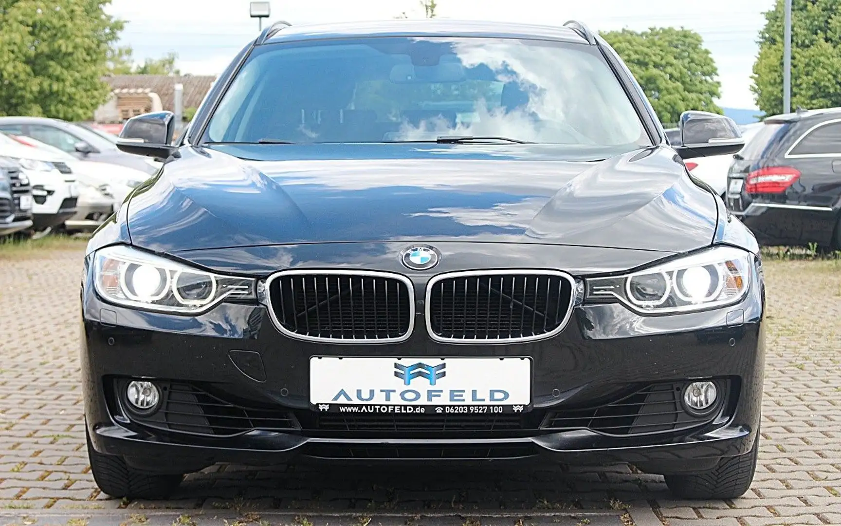BMW 320 i Touring/SHEFT/BIXENON/NAVI/SHZ/PDC/TEMP/BT/ Schwarz - 2