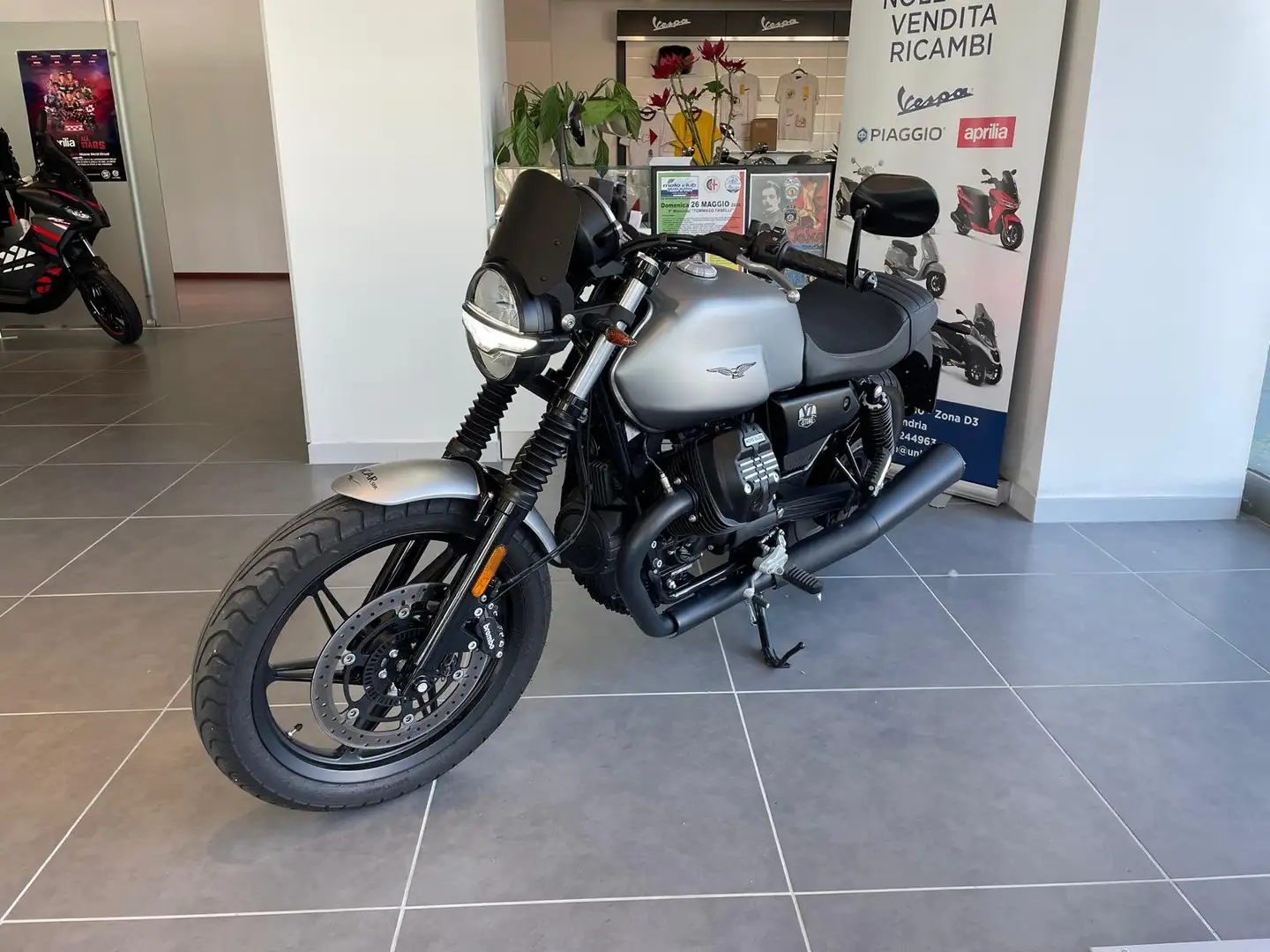 Moto Guzzi V 7 STONE 850, UNICO PROPRIETARIO, SOLO 2.000KM! Argent - 1