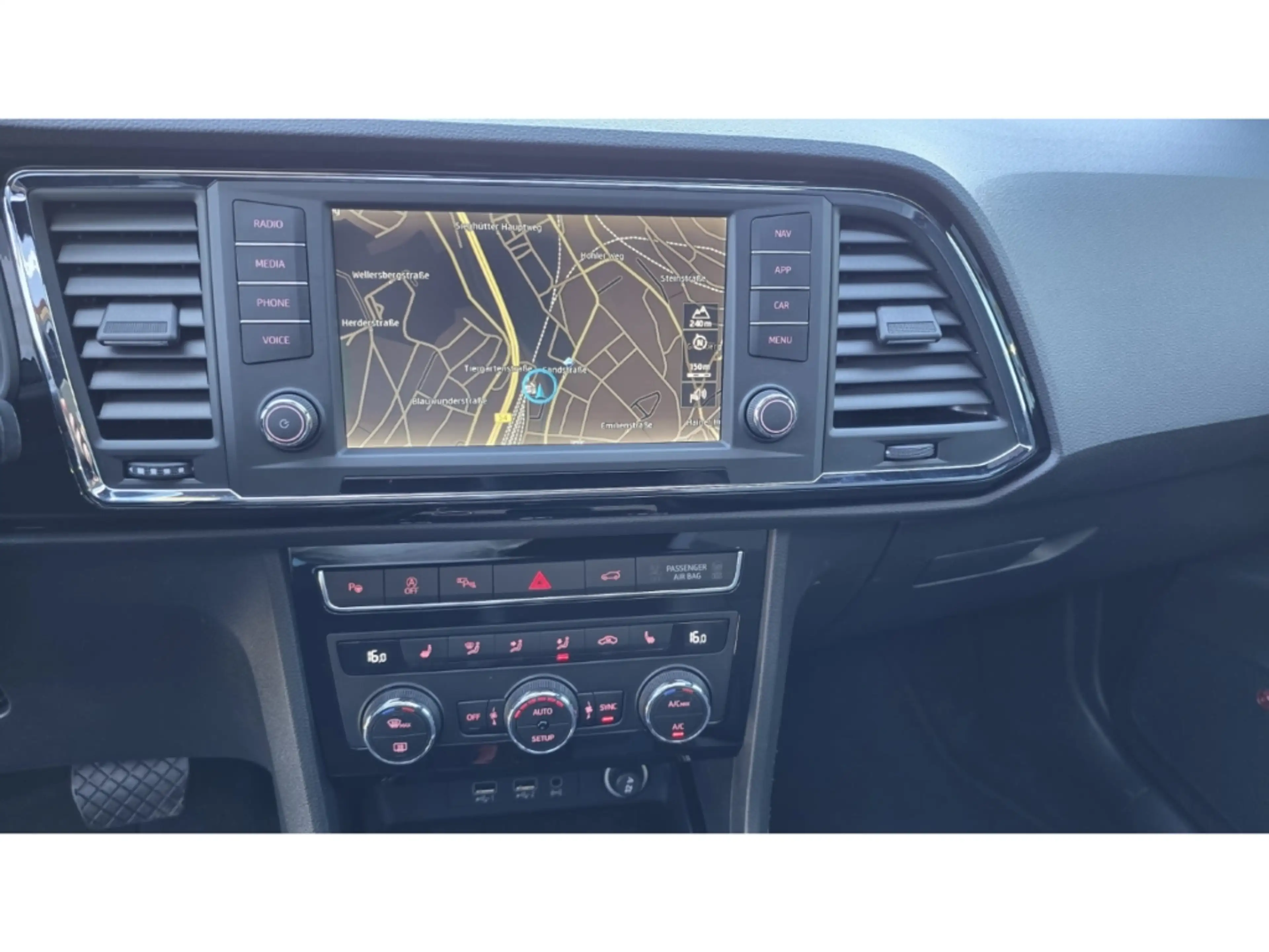 SEAT Ateca Xcellence 2.0 TSI 4Drive AHK Pano Top View — photo 11