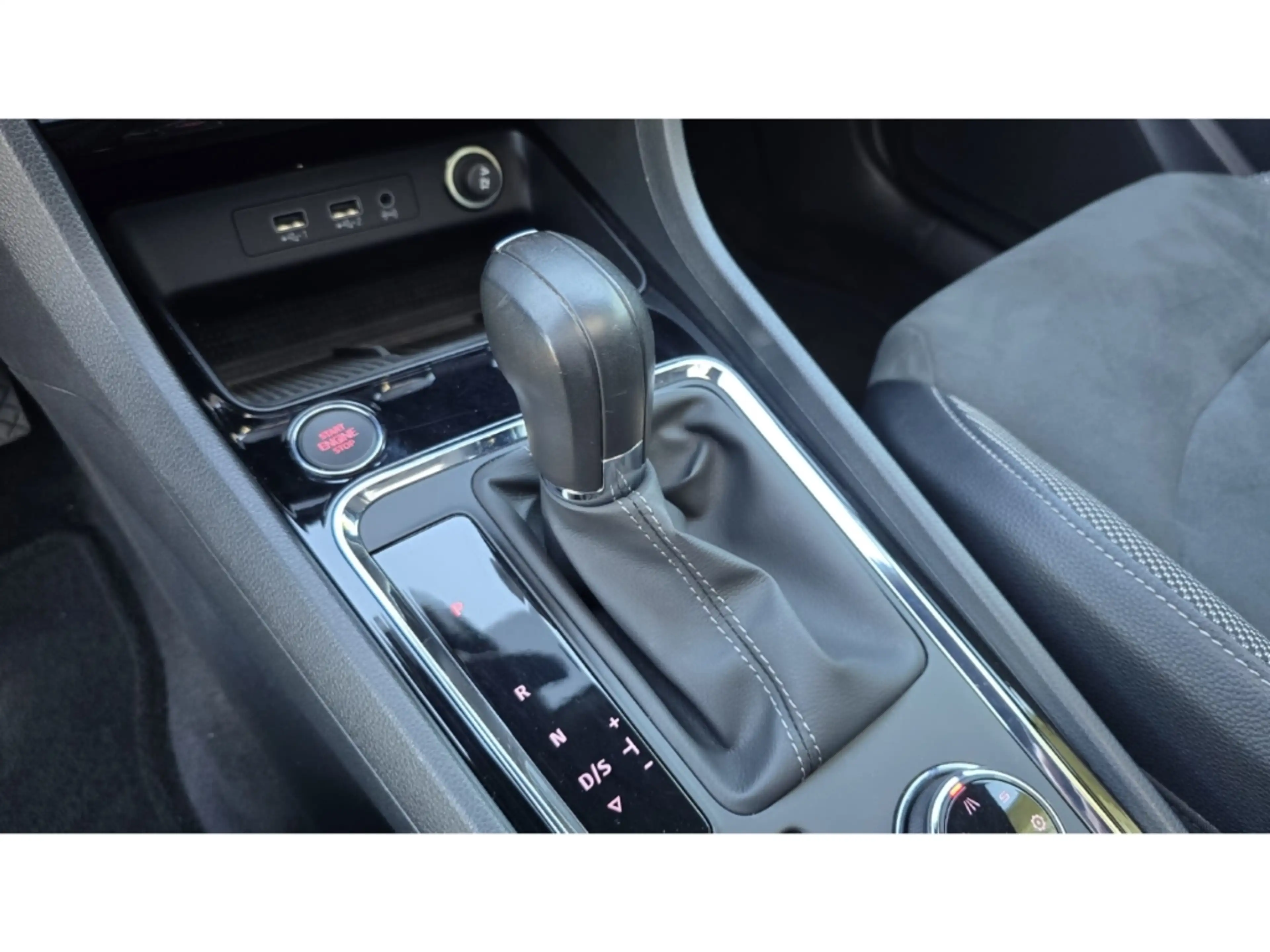 SEAT Ateca Xcellence 2.0 TSI 4Drive AHK Pano Top View — photo 9