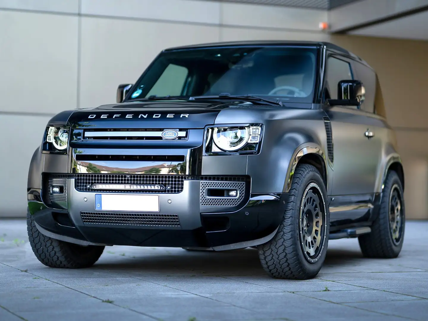 Land Rover Defender 90 V8 Carpathian Edition Grau - 1