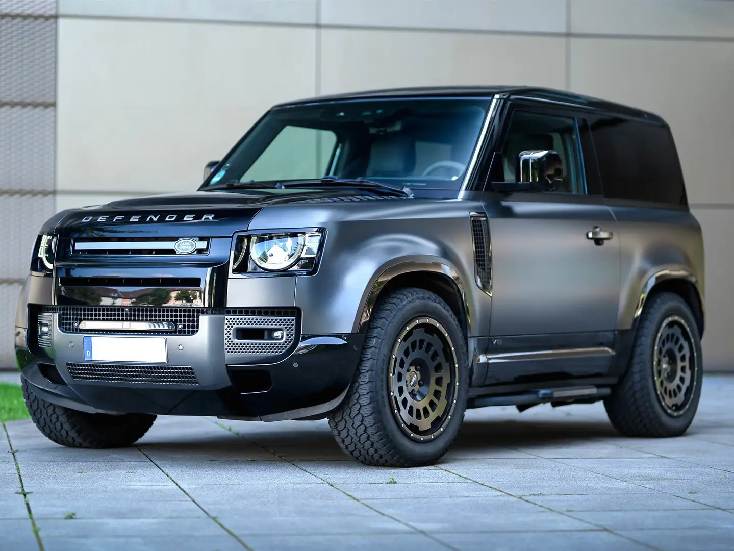 Land Rover Defender 90 V8 Carpathian Edition Grau - 2