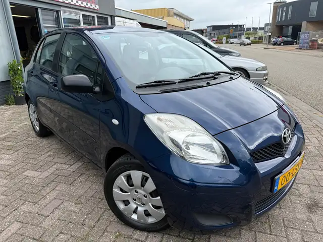 Toyota Yaris view 3