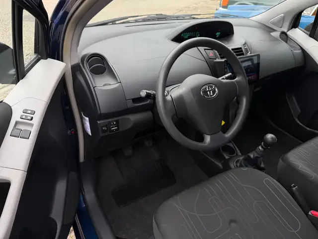 Toyota Yaris view 10