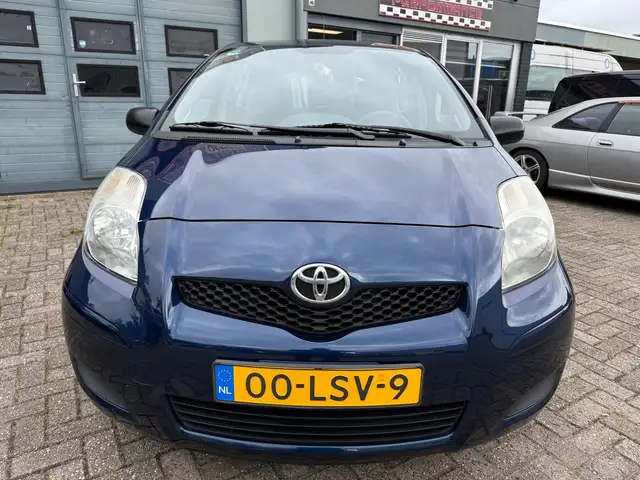 Toyota Yaris view 8