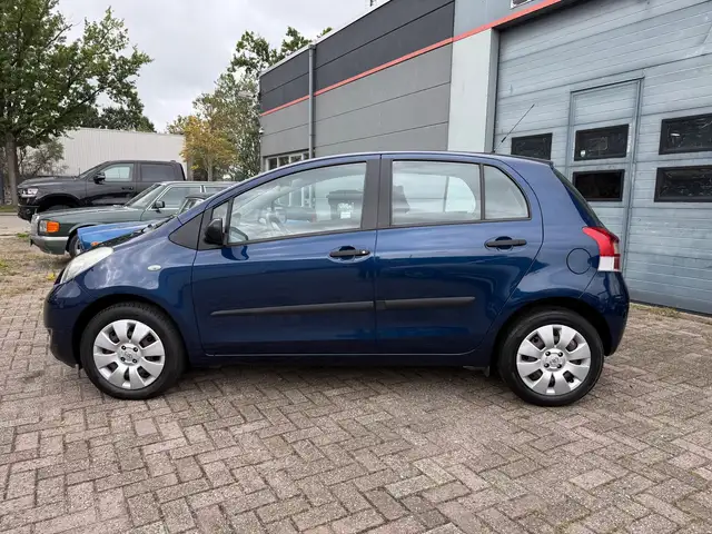 Toyota Yaris view 5