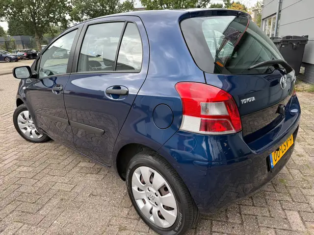 Toyota Yaris view 4