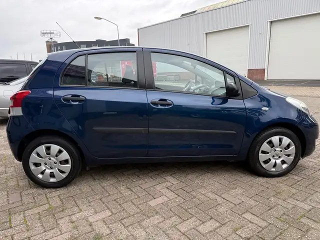 Toyota Yaris view 6