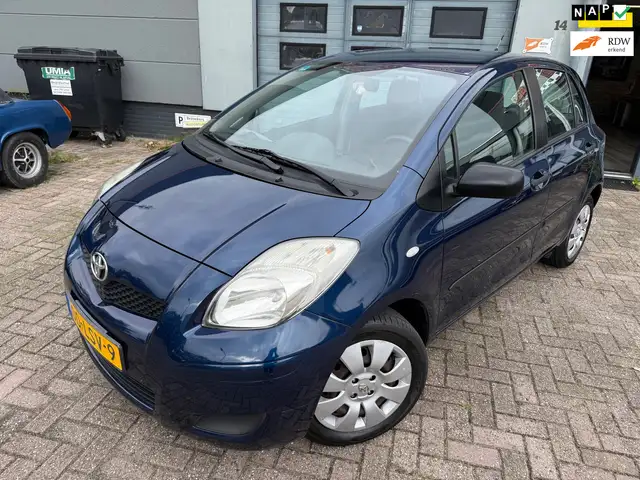 2010 Toyota Yaris in Blue for sale
