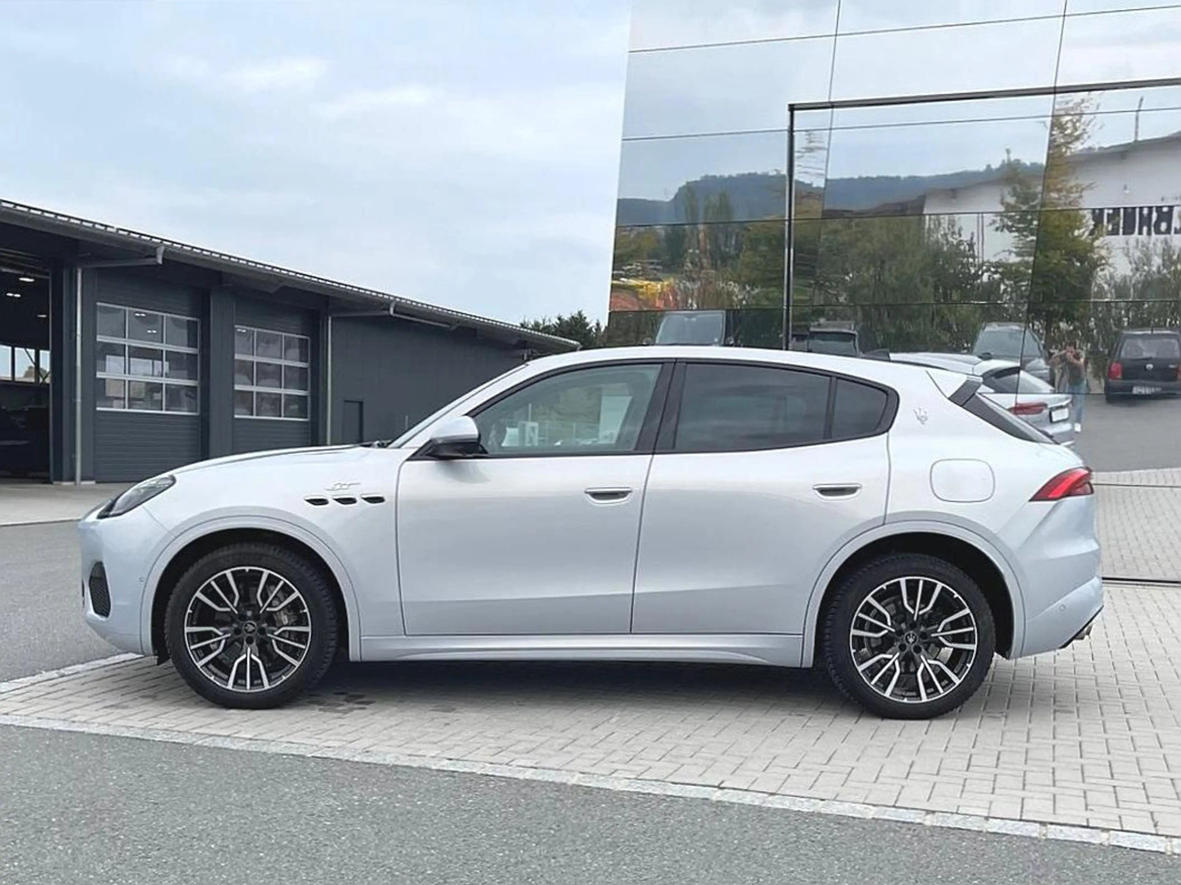 Maserati Grecale GT 2.0 MHEV Panoramadach Sonus — photo 3