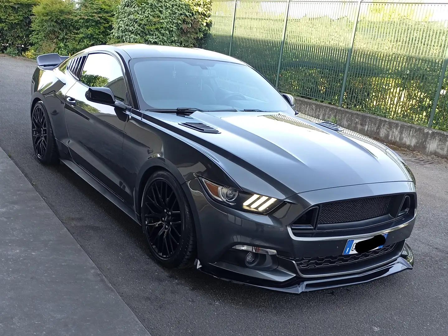 Ford Mustang Mustang VI 2015 Fastback ecoboost 317cv auto Grigio - 2