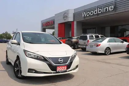 Black 2022 Nissan LEAF Hatchback Front-Wheel Drive 1-Speed Automatic
