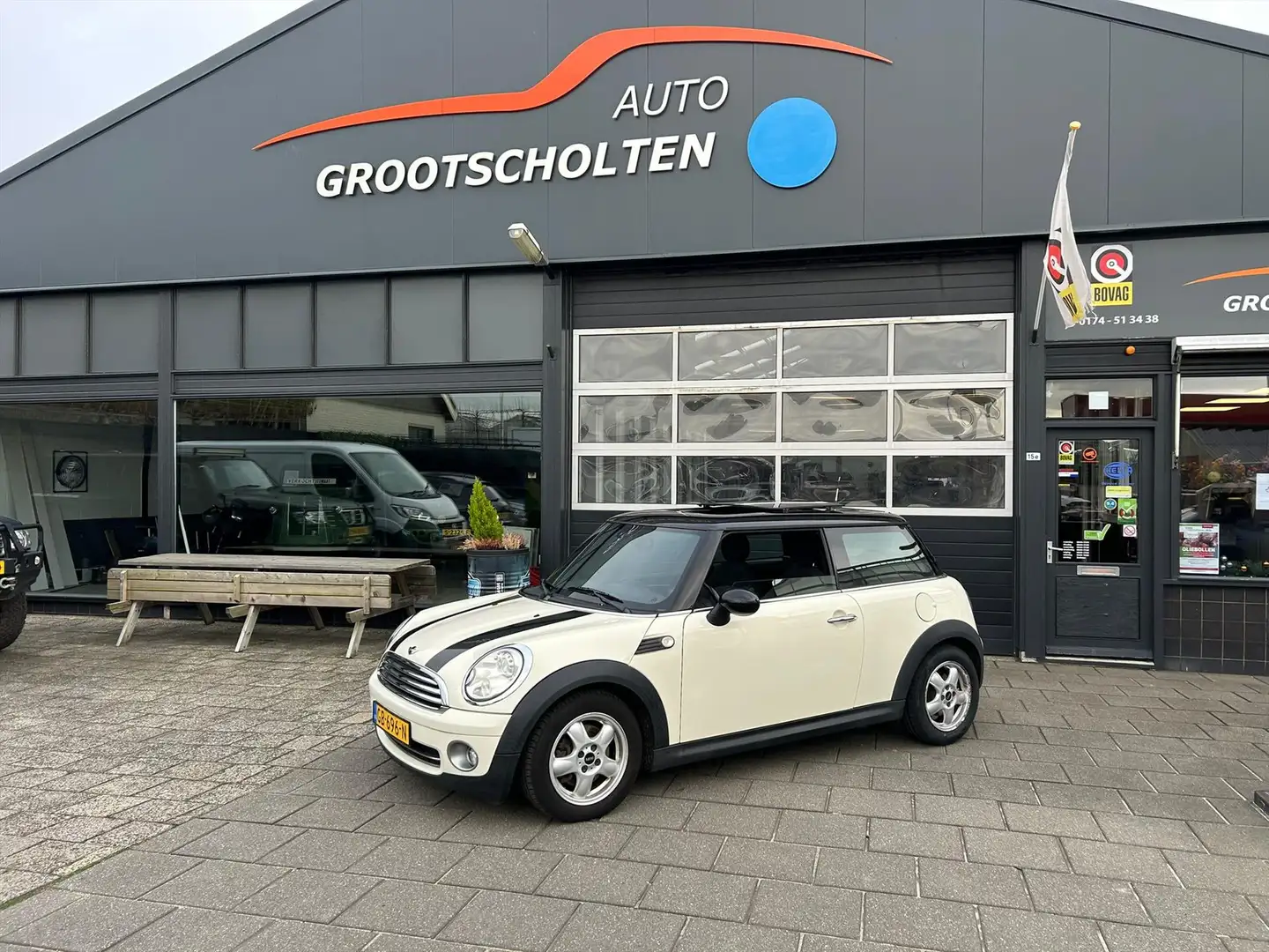 MINI Cooper Mini 1.6 16V 88KW Pano/ Clima / stoelverwarming Wit - 1