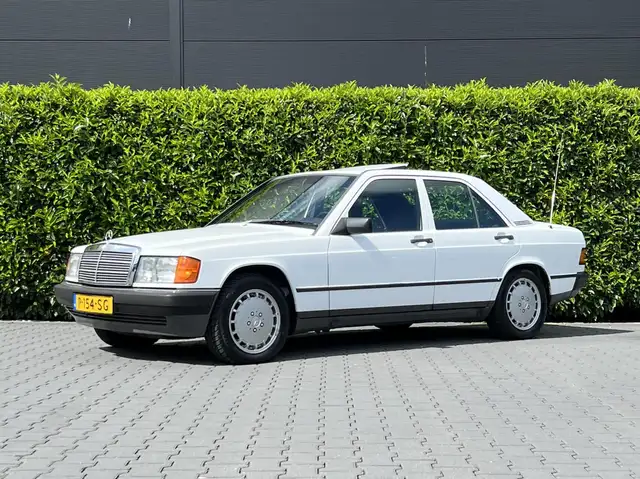 Mercedes-Benz 190 2.6 E, PANORAMADAK, AIRCO, ELEKTRISCHE RAMEN, HOUT