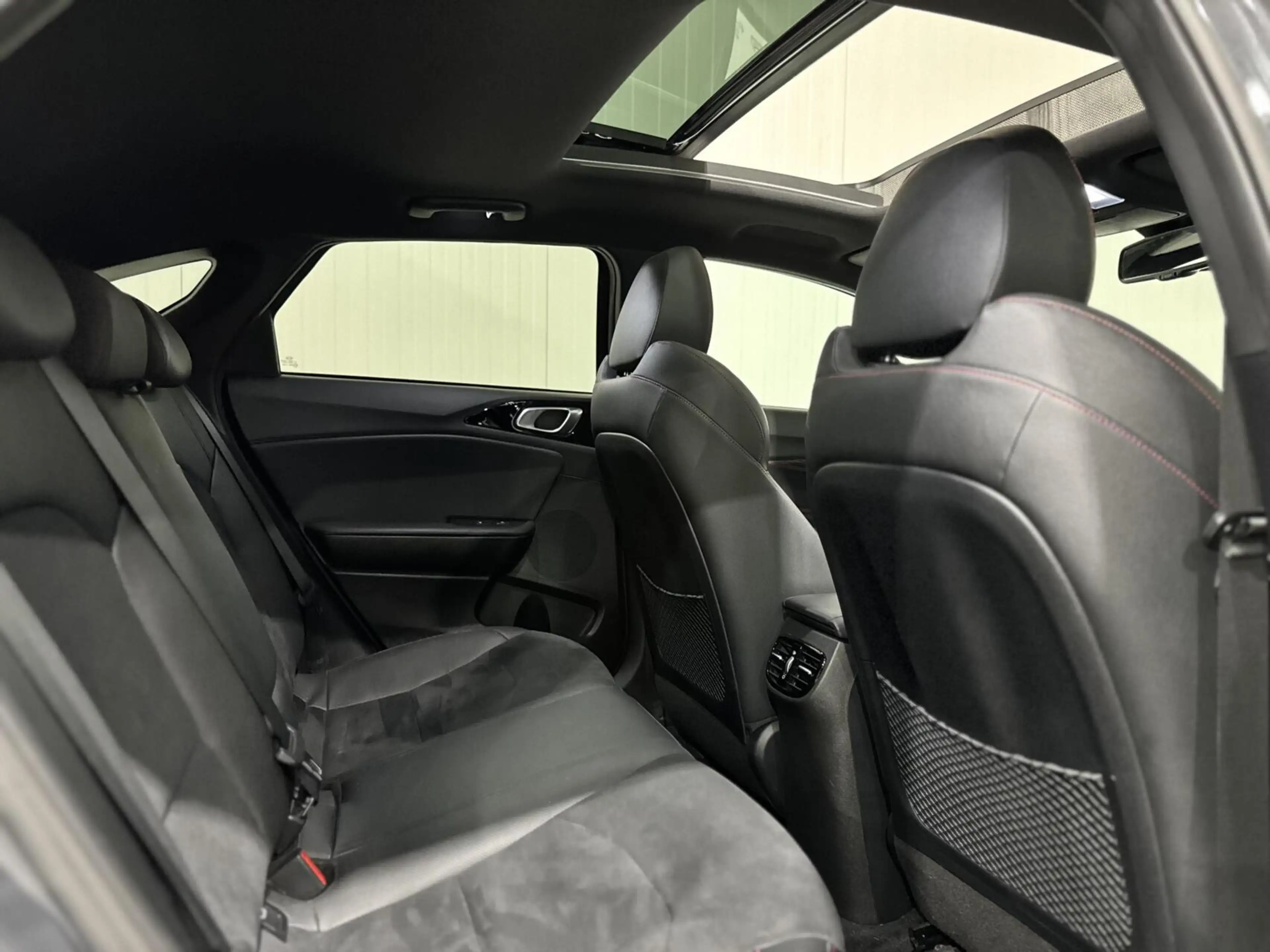 Kia ProCeed / pro_cee'd 1.6 GT|PANO|LANE ASSIST|ACC|KEYLESS|CARPLAY|JBL — photo 13
