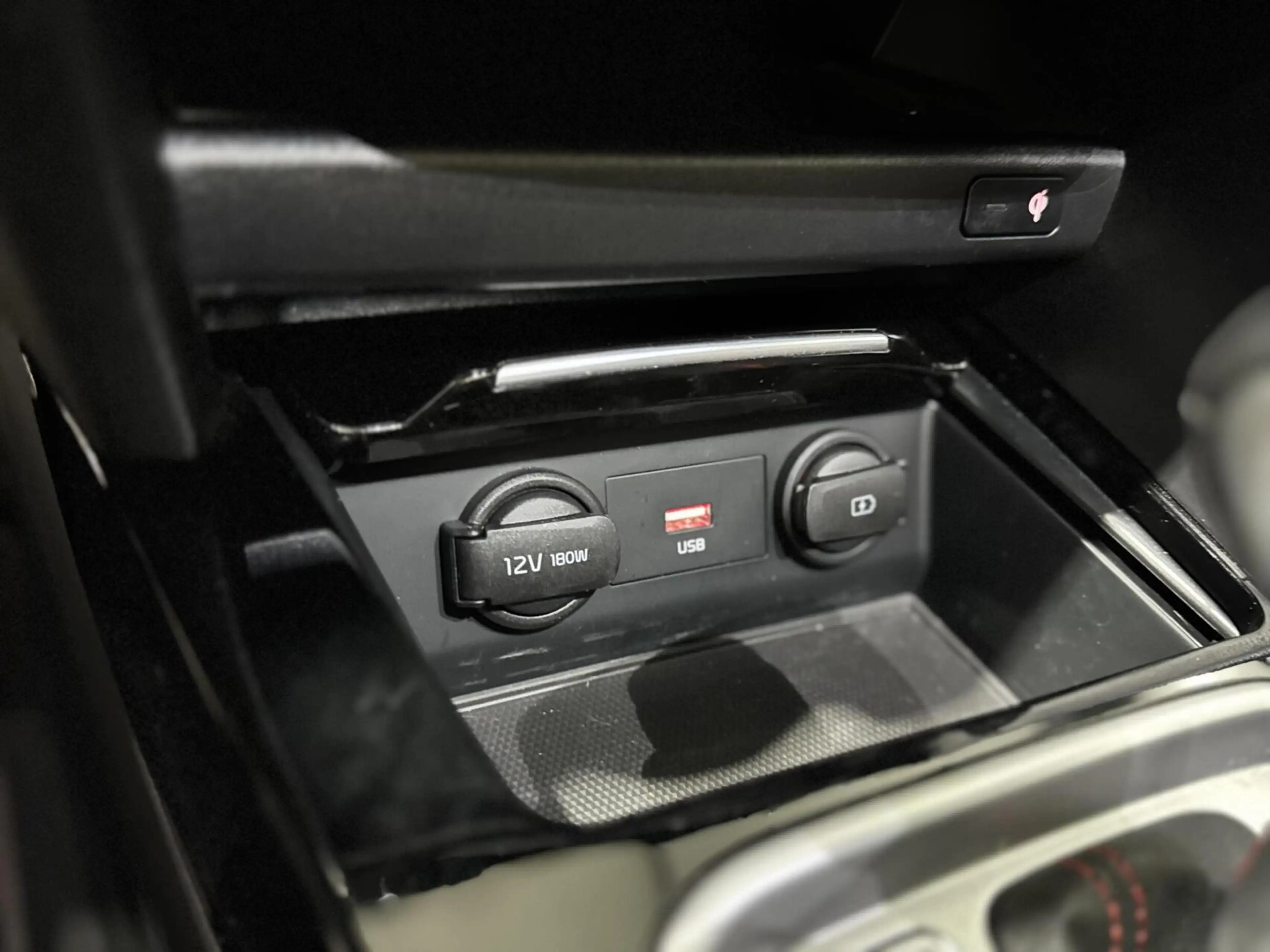 Kia ProCeed / pro_cee'd 1.6 GT|PANO|LANE ASSIST|ACC|KEYLESS|CARPLAY|JBL — photo 32