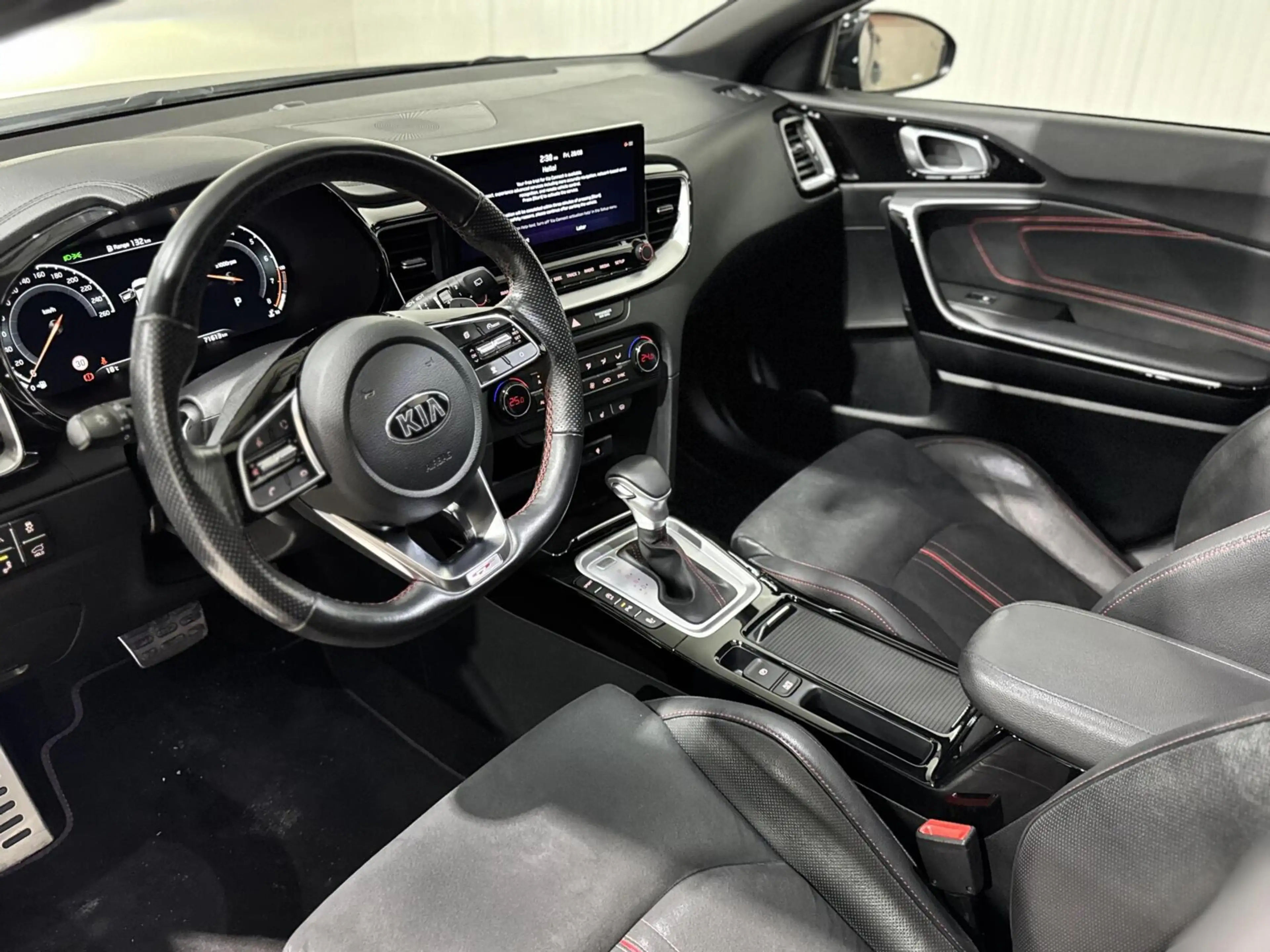 Kia ProCeed / pro_cee'd 1.6 GT|PANO|LANE ASSIST|ACC|KEYLESS|CARPLAY|JBL — photo 7