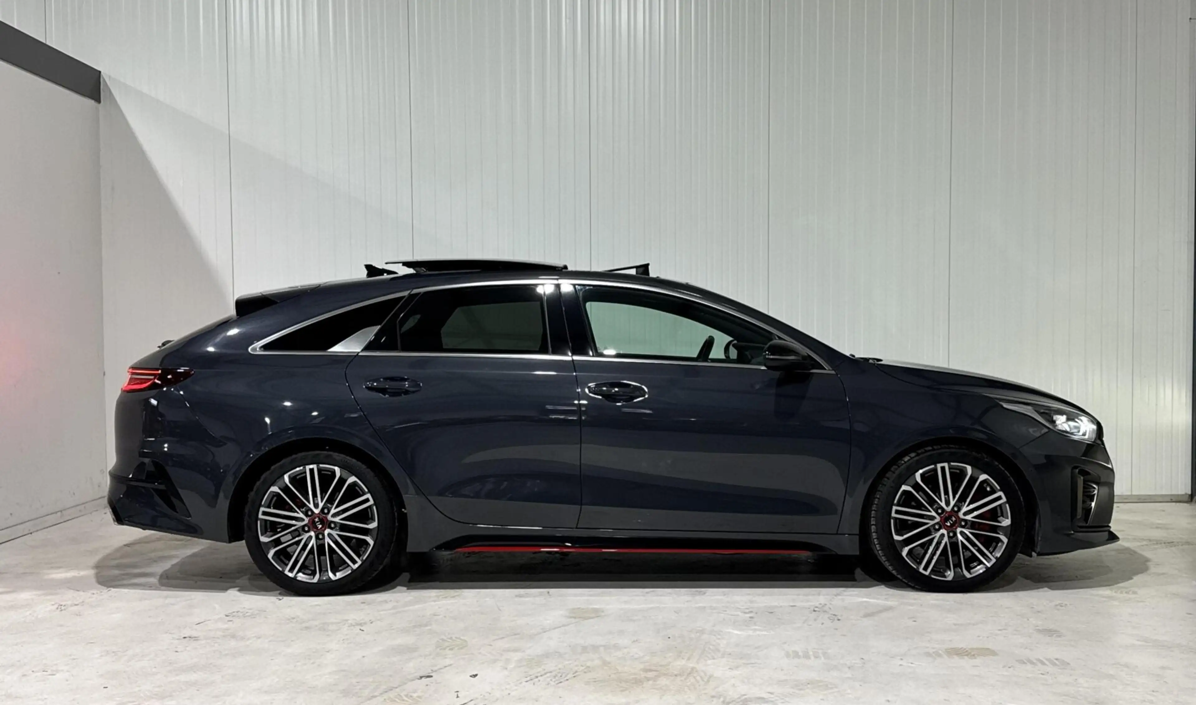Kia ProCeed / pro_cee'd 1.6 GT|PANO|LANE ASSIST|ACC|KEYLESS|CARPLAY|JBL — photo 4
