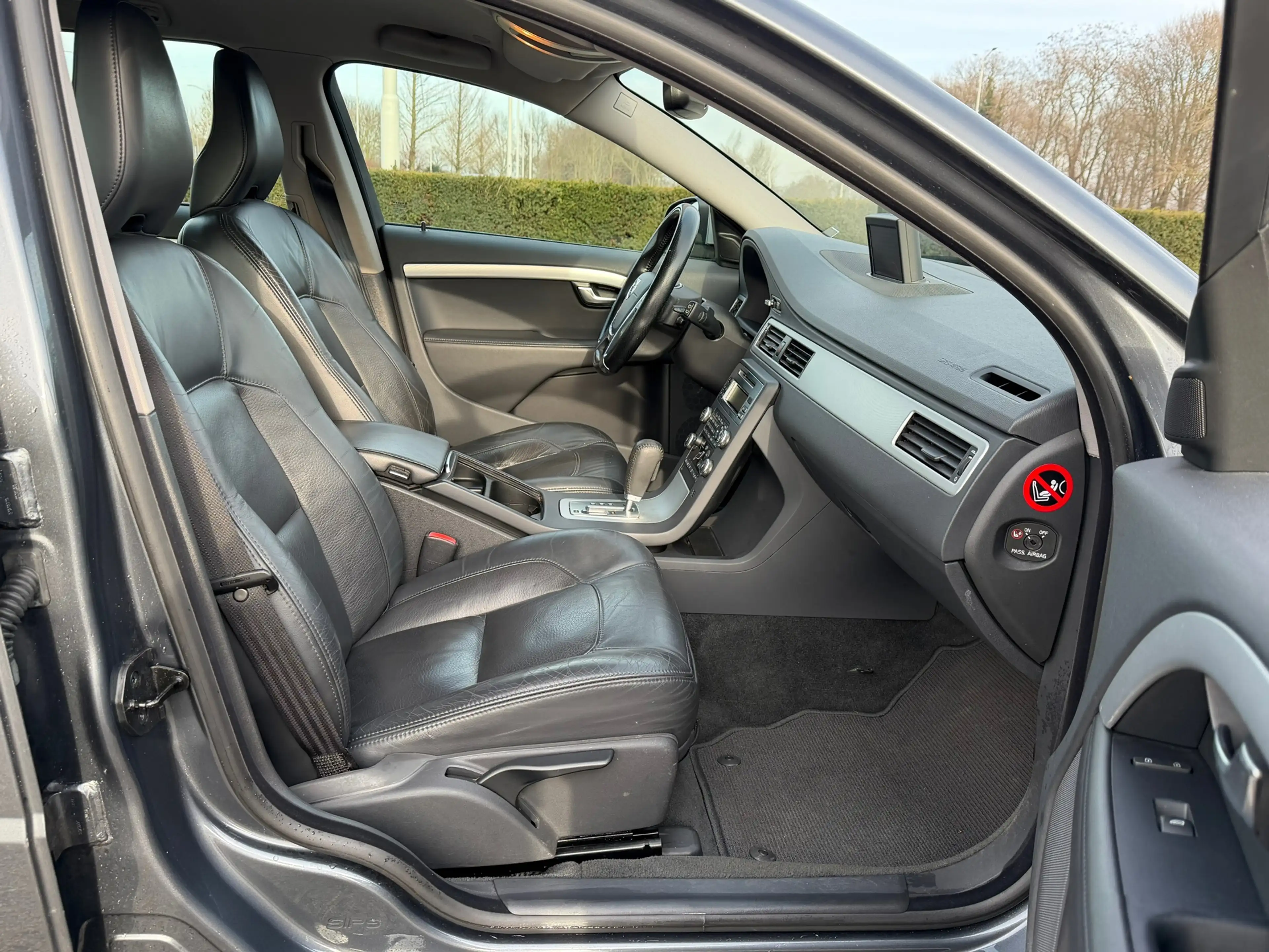 Volvo V70 2.0T AUT R-Edition - Leder - Xenon — photo 6