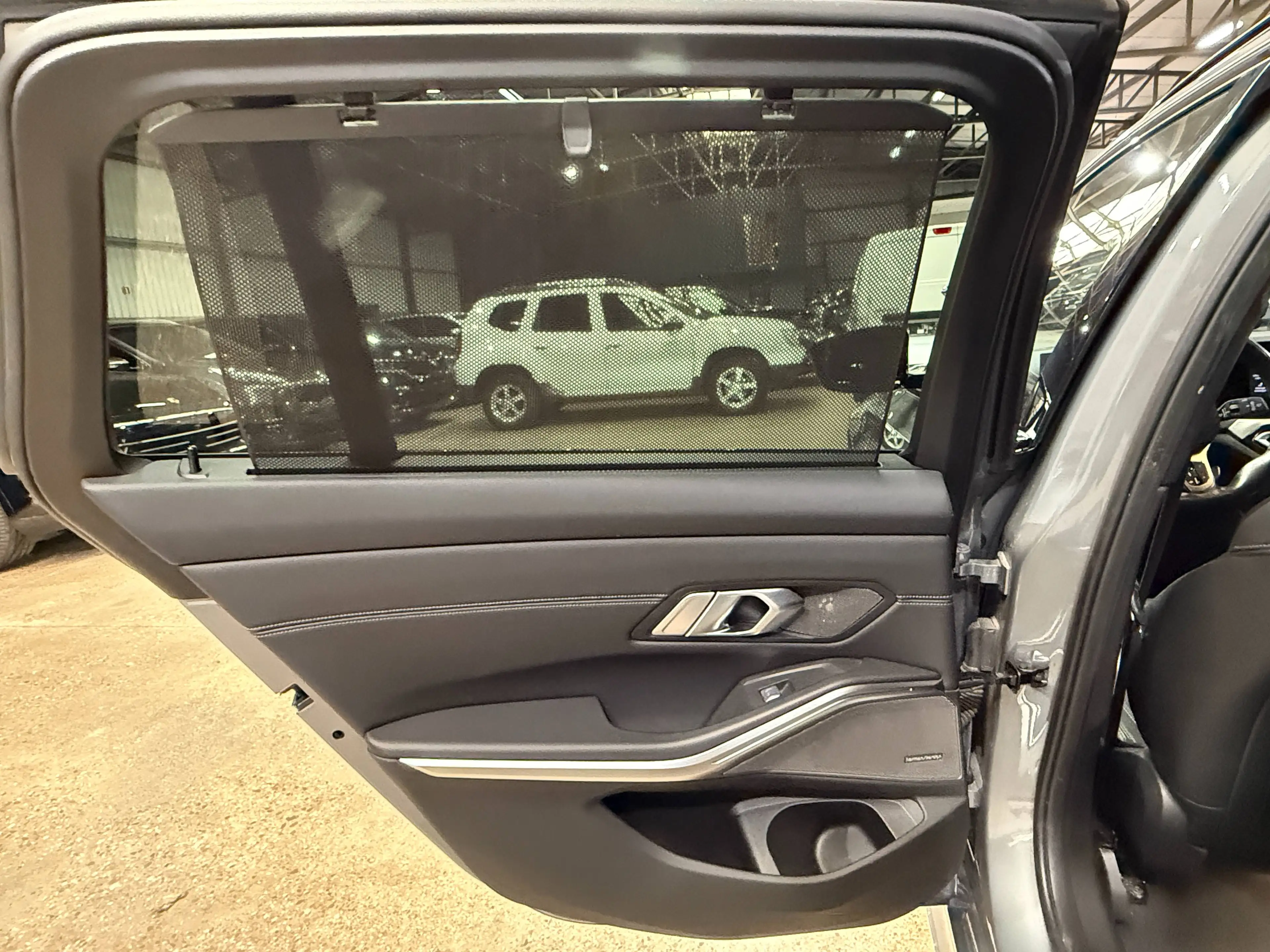 BMW 330 Touring 330eAS M-Pack — photo 14